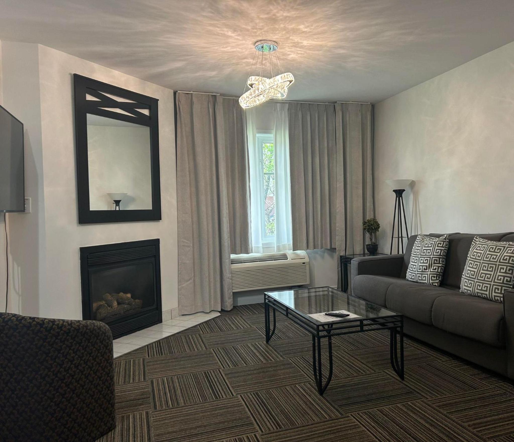 Superior King Suite - Photo 4