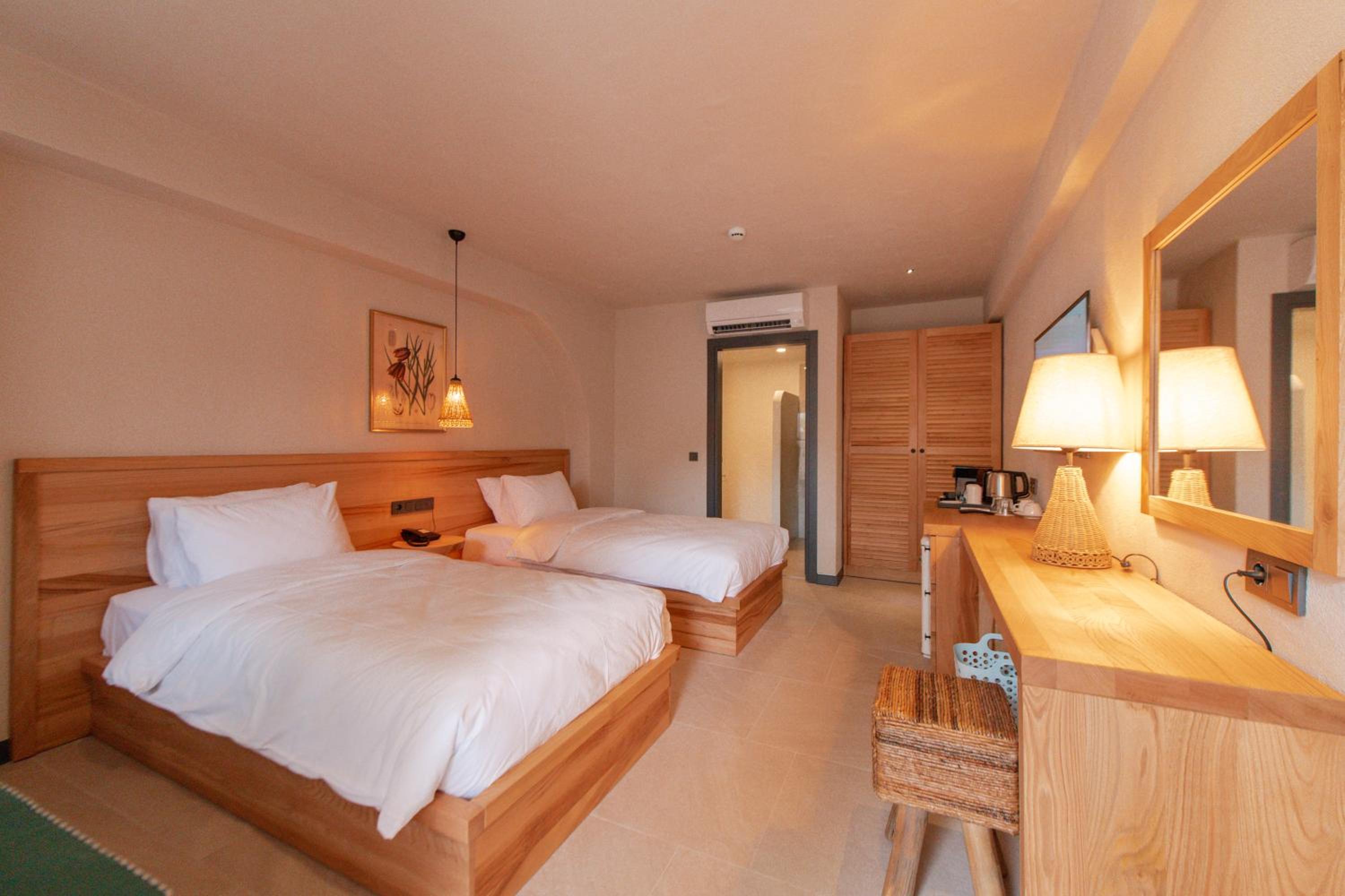 Twin Garden Room