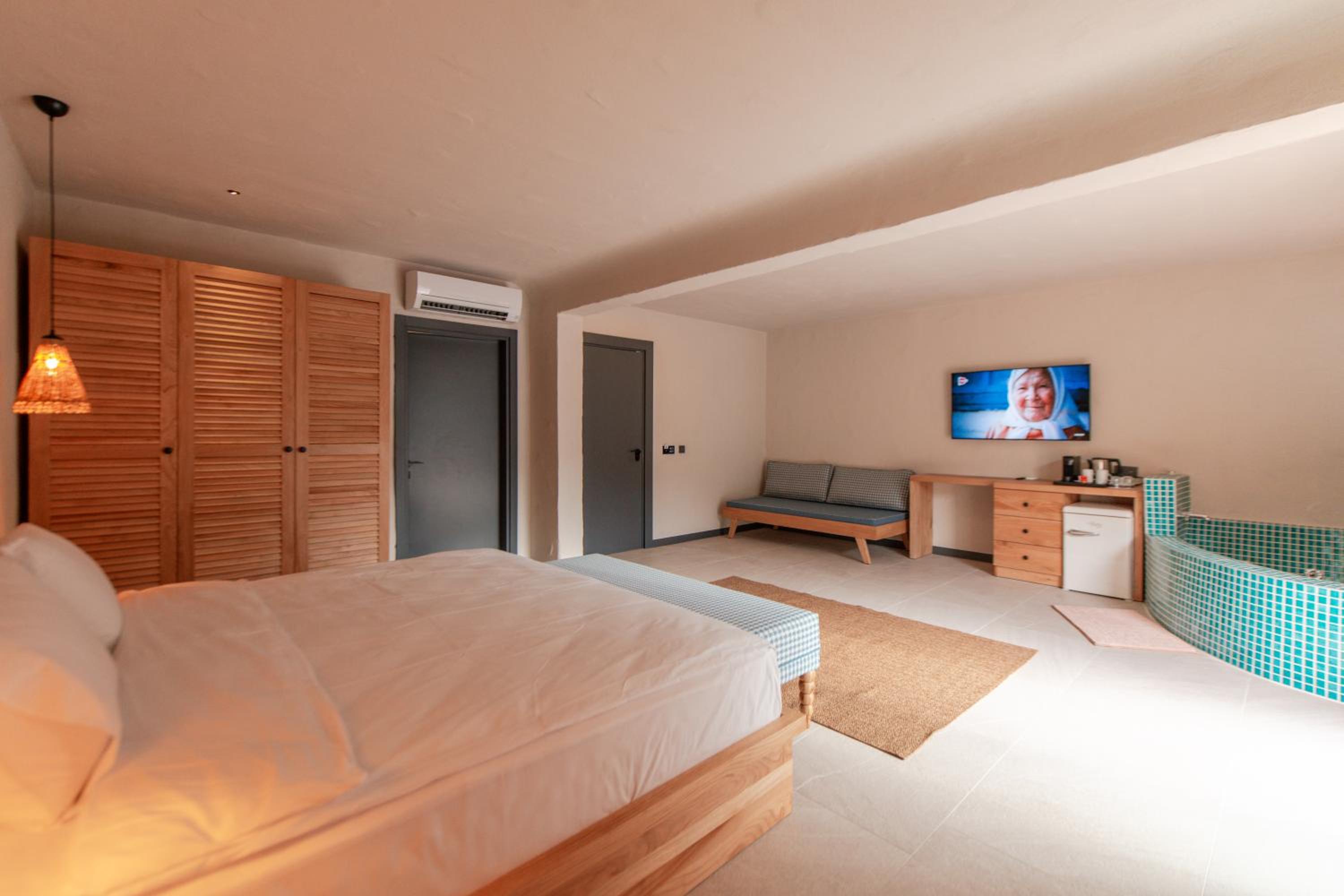 King Room with Jacuzzi