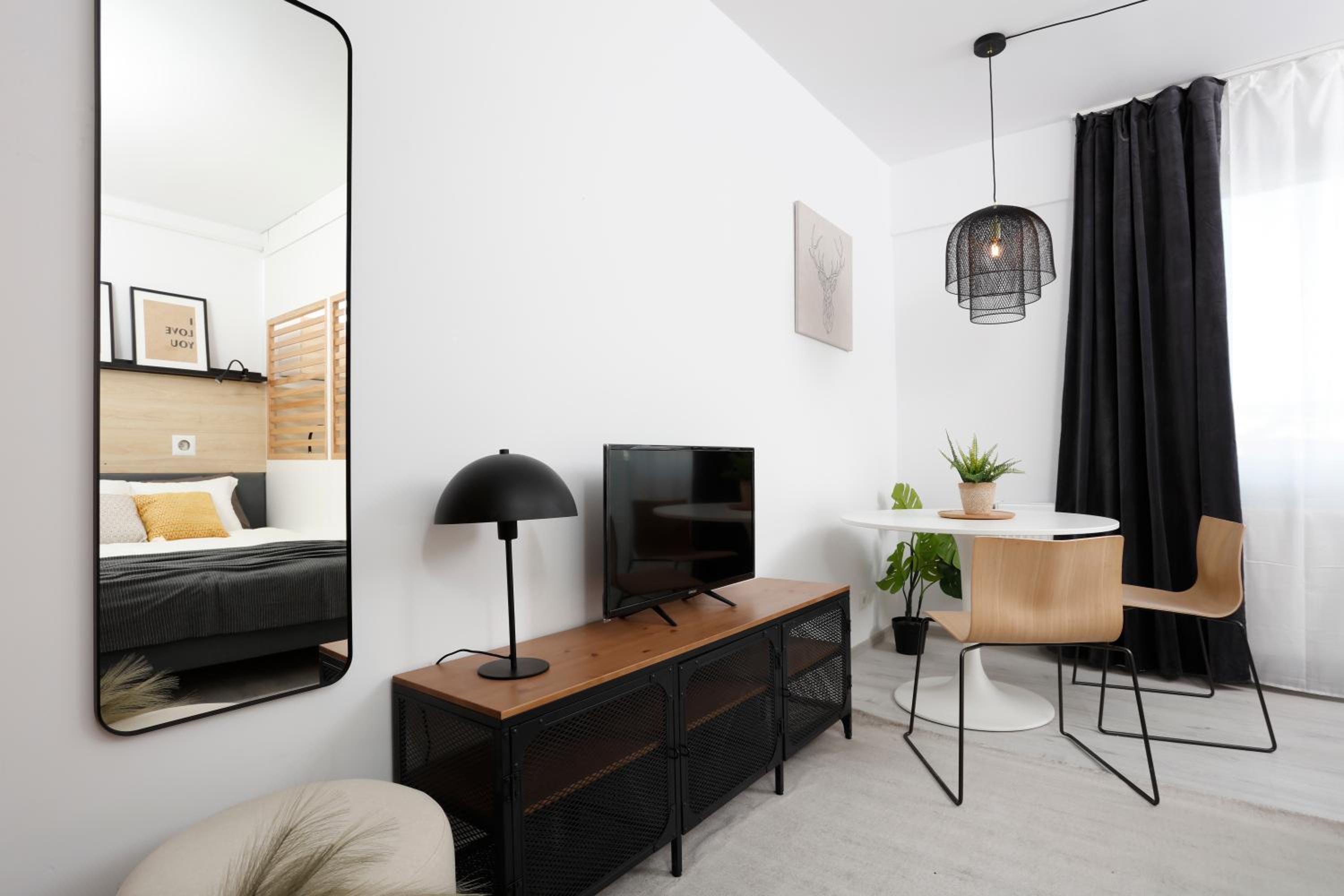 Studio Apartment with Balcony photo 2