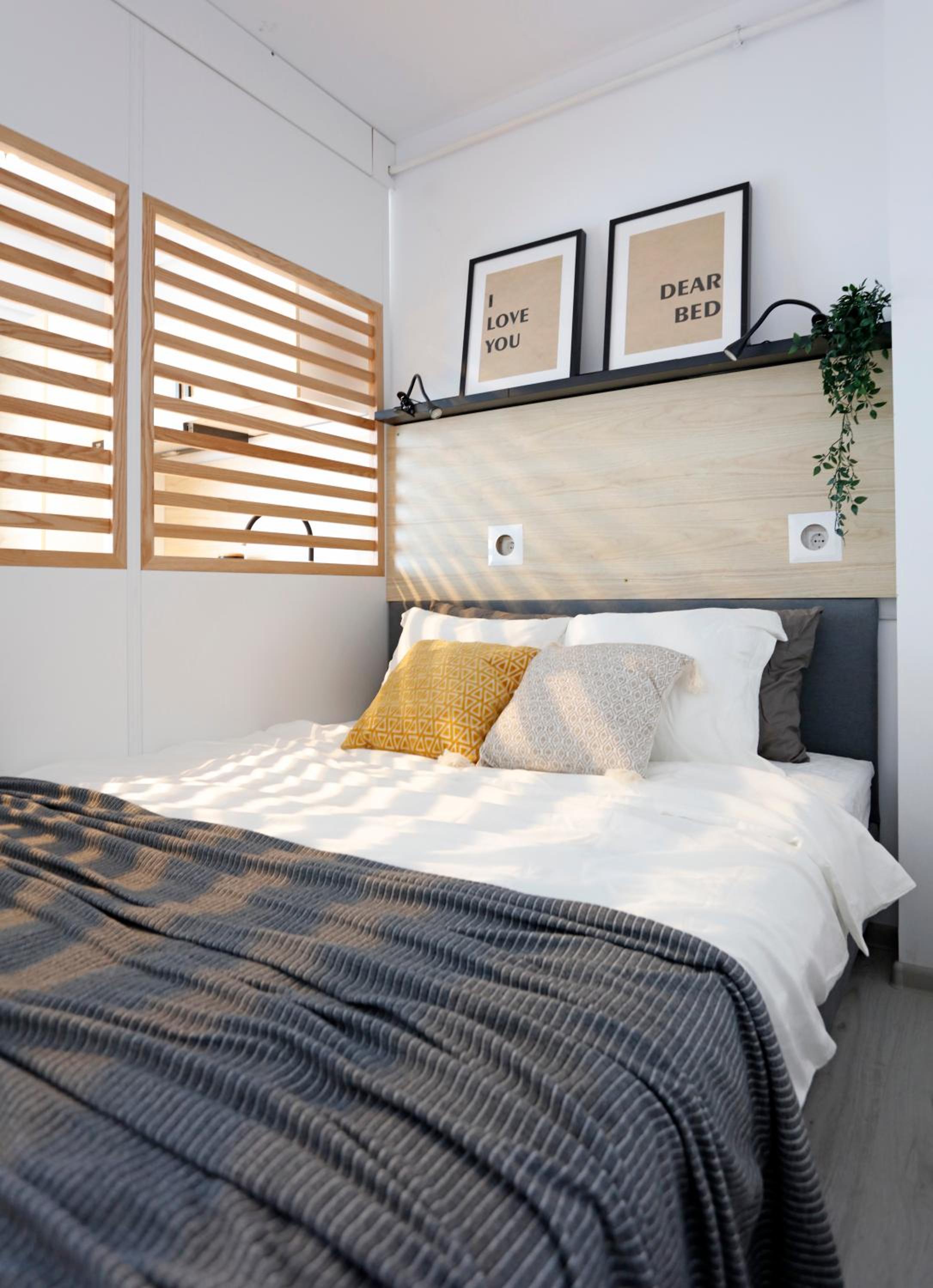 Studio Apartment with Balcony photo 1