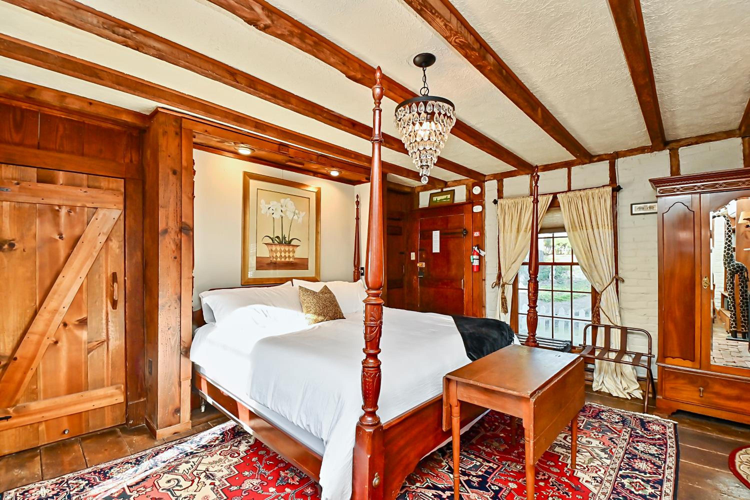 Junior Suite with Pool View