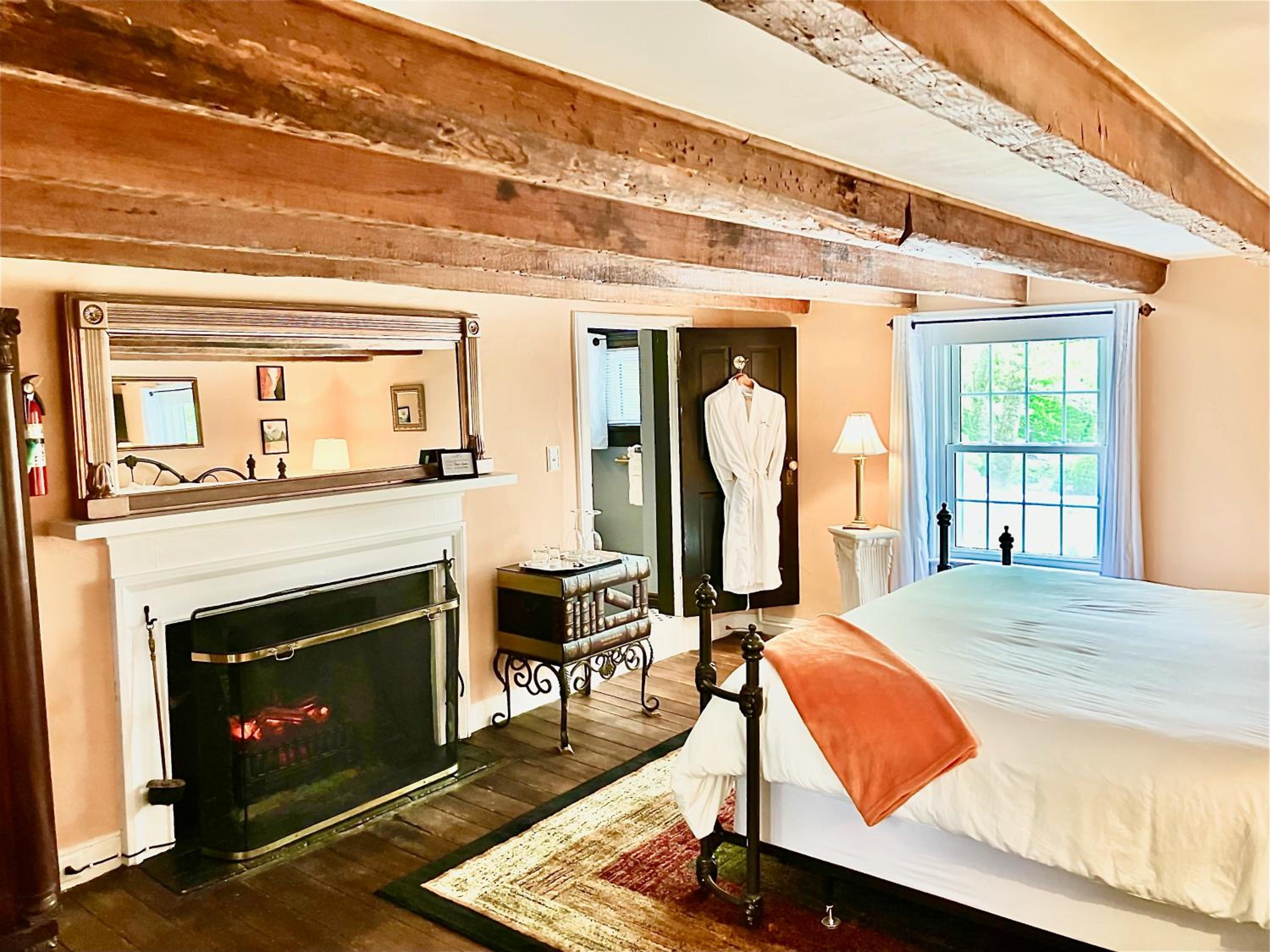 Deluxe King Suite