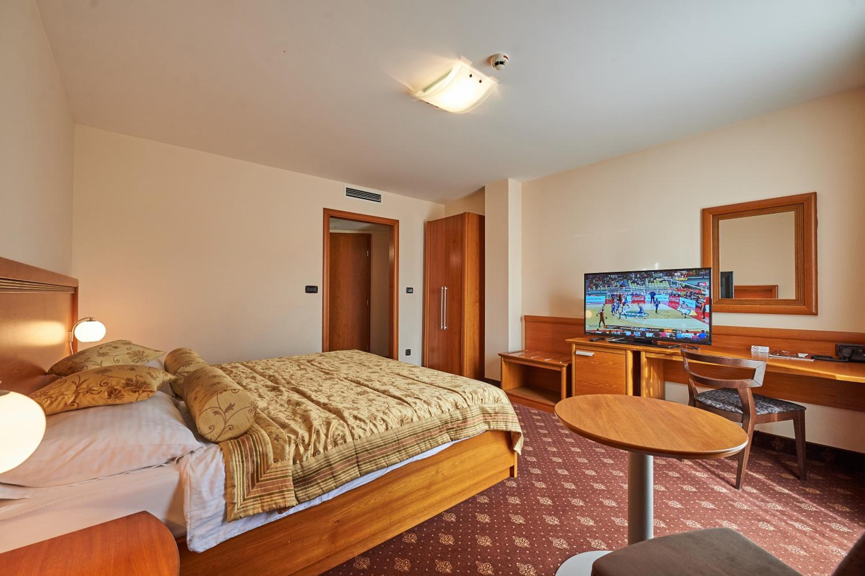 Double or Twin Room - Photo 13