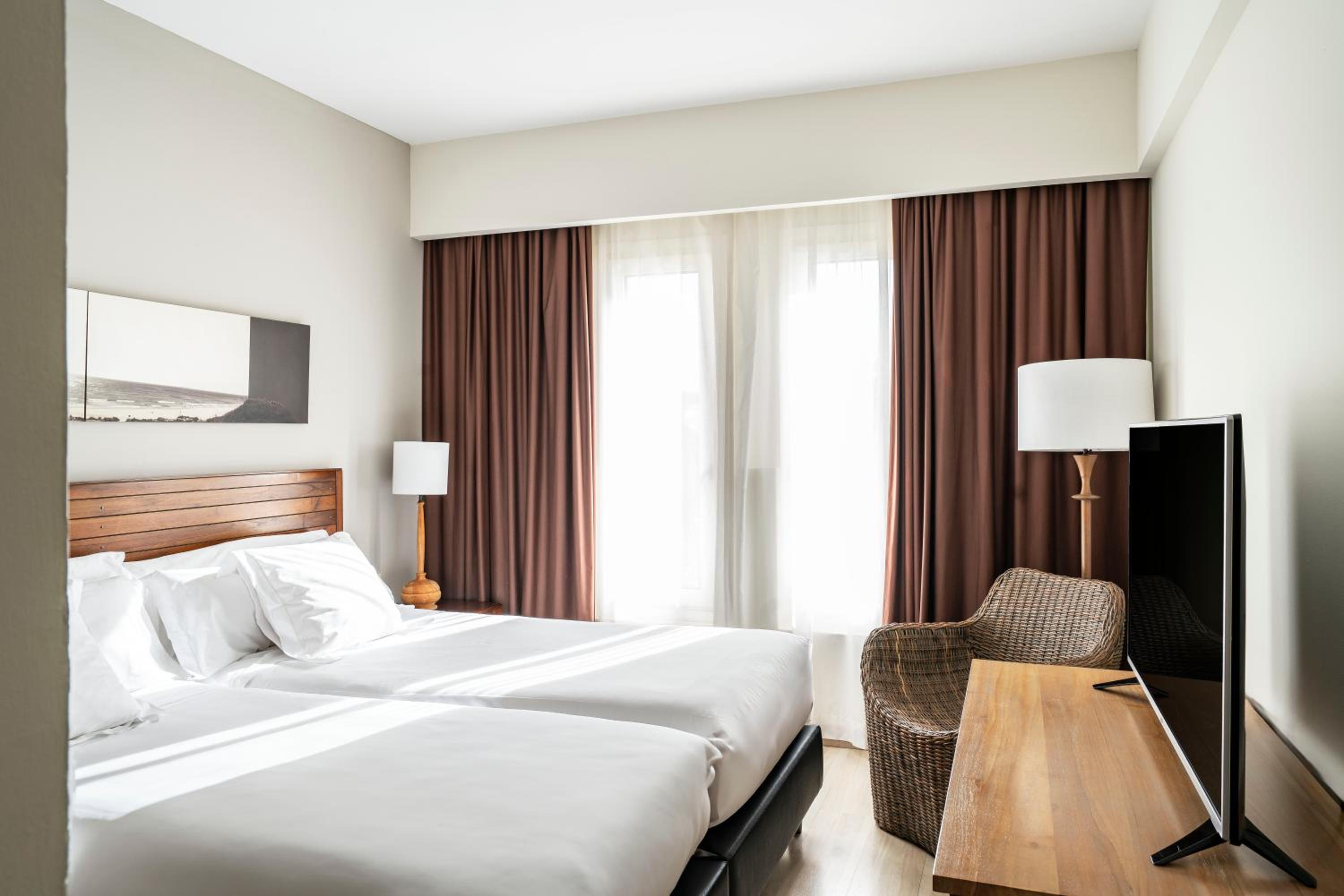 Junior Suite (2 Adults) - Photo 2