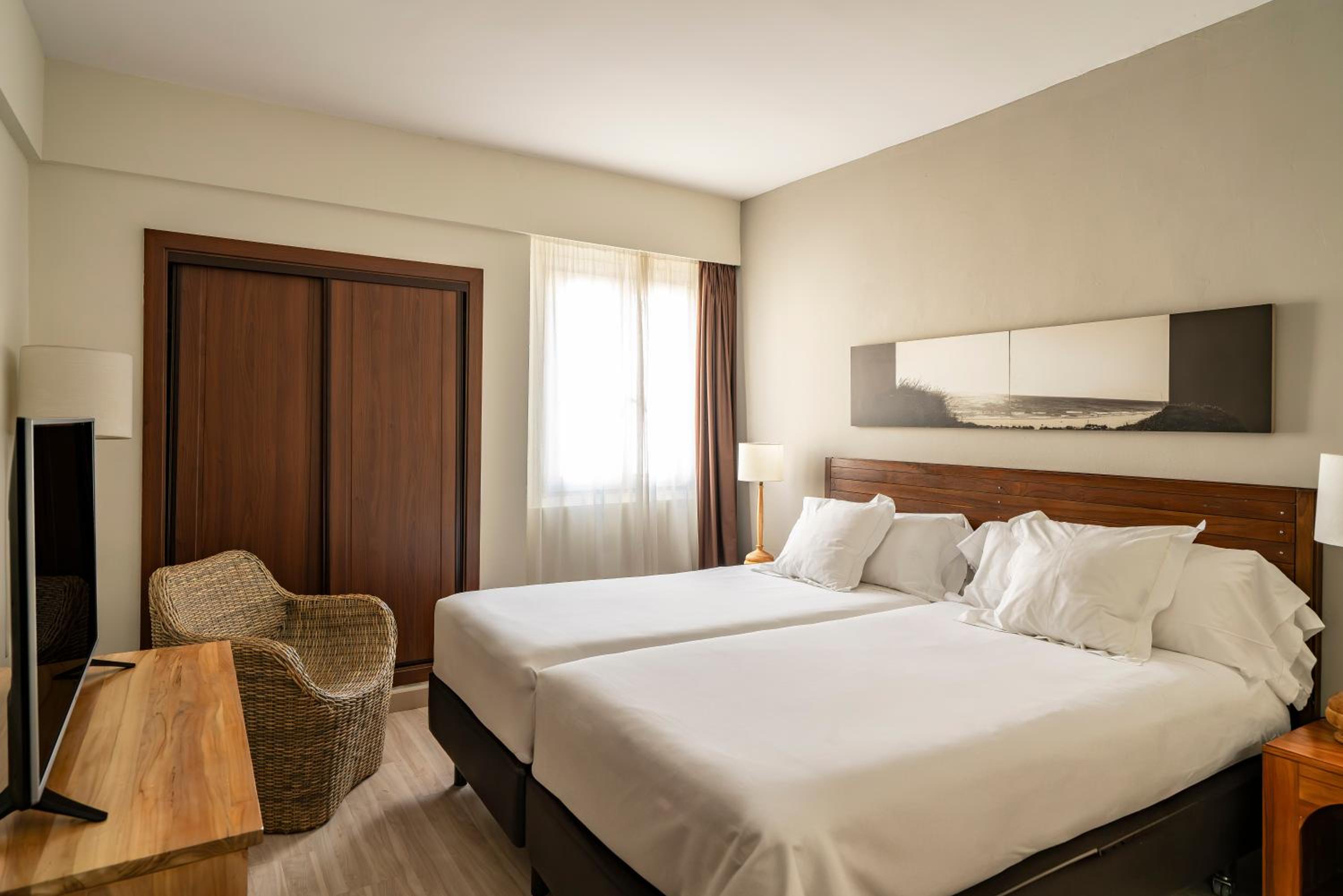 Junior Suite (2 Adults) - Photo 1