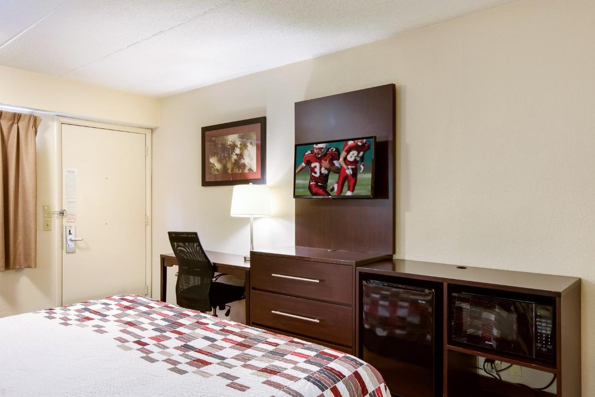 Superior King Room Disability Access Smoke Free - Photo 2
