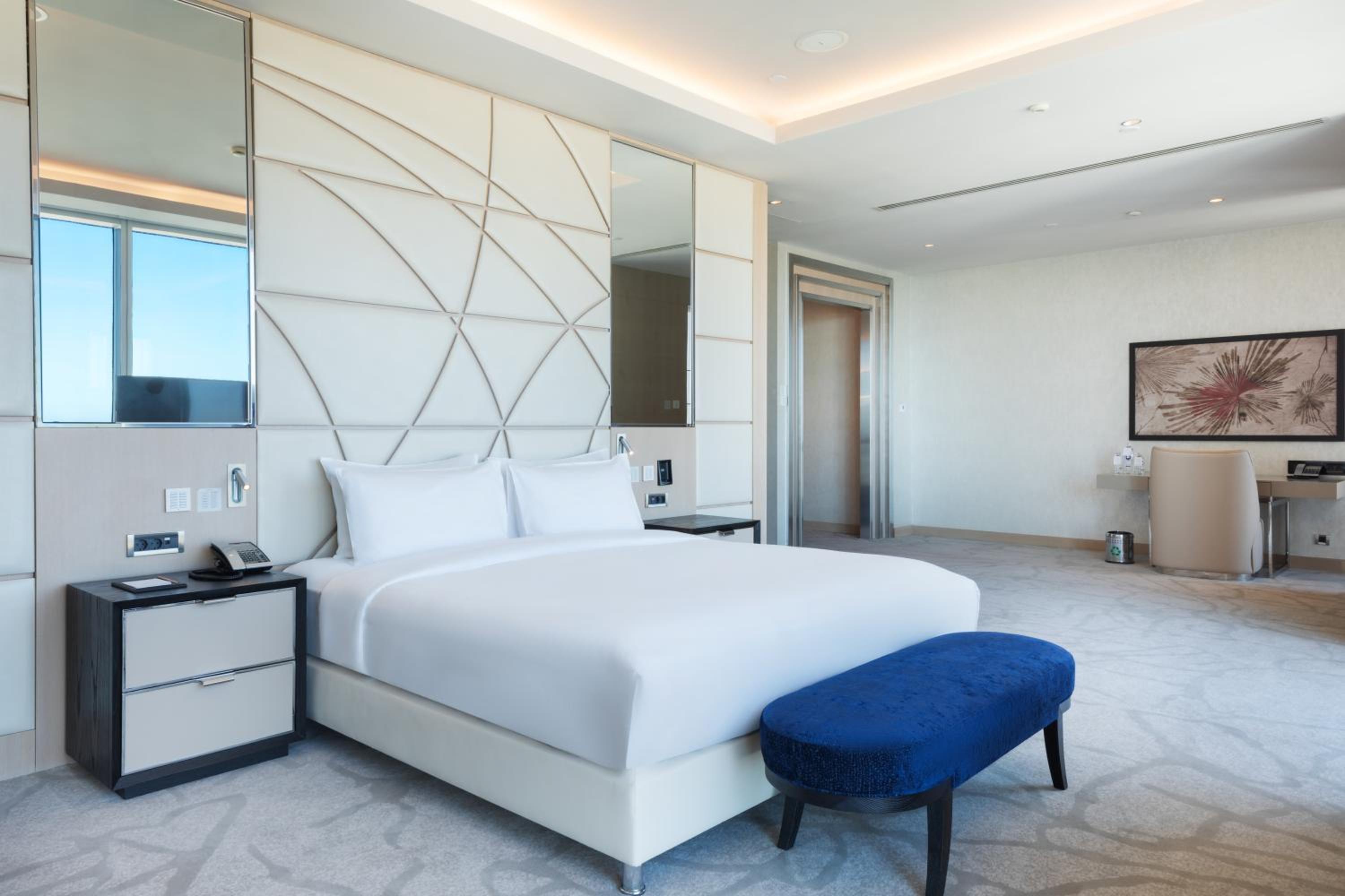 Tower One Bedroom Suite with Partial Sea View & Kitchenette