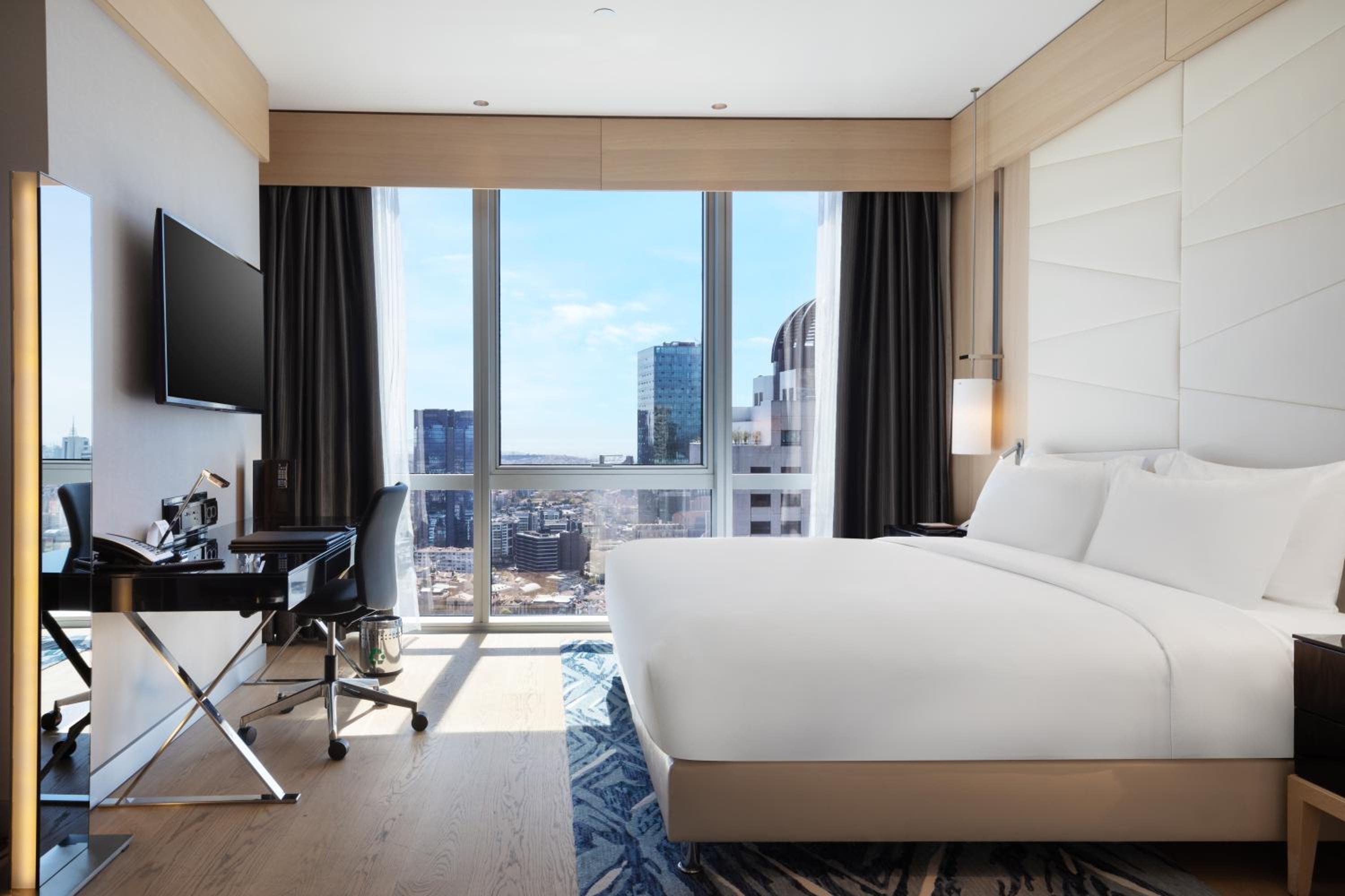 Prestige One Bedroom Suite with City View & Kitchenette