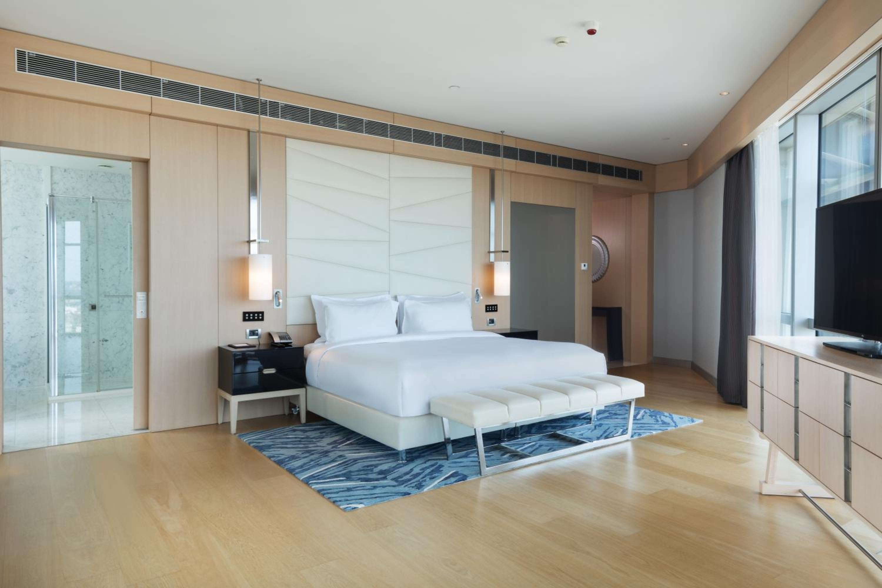 Corner Suite King Bed with City View