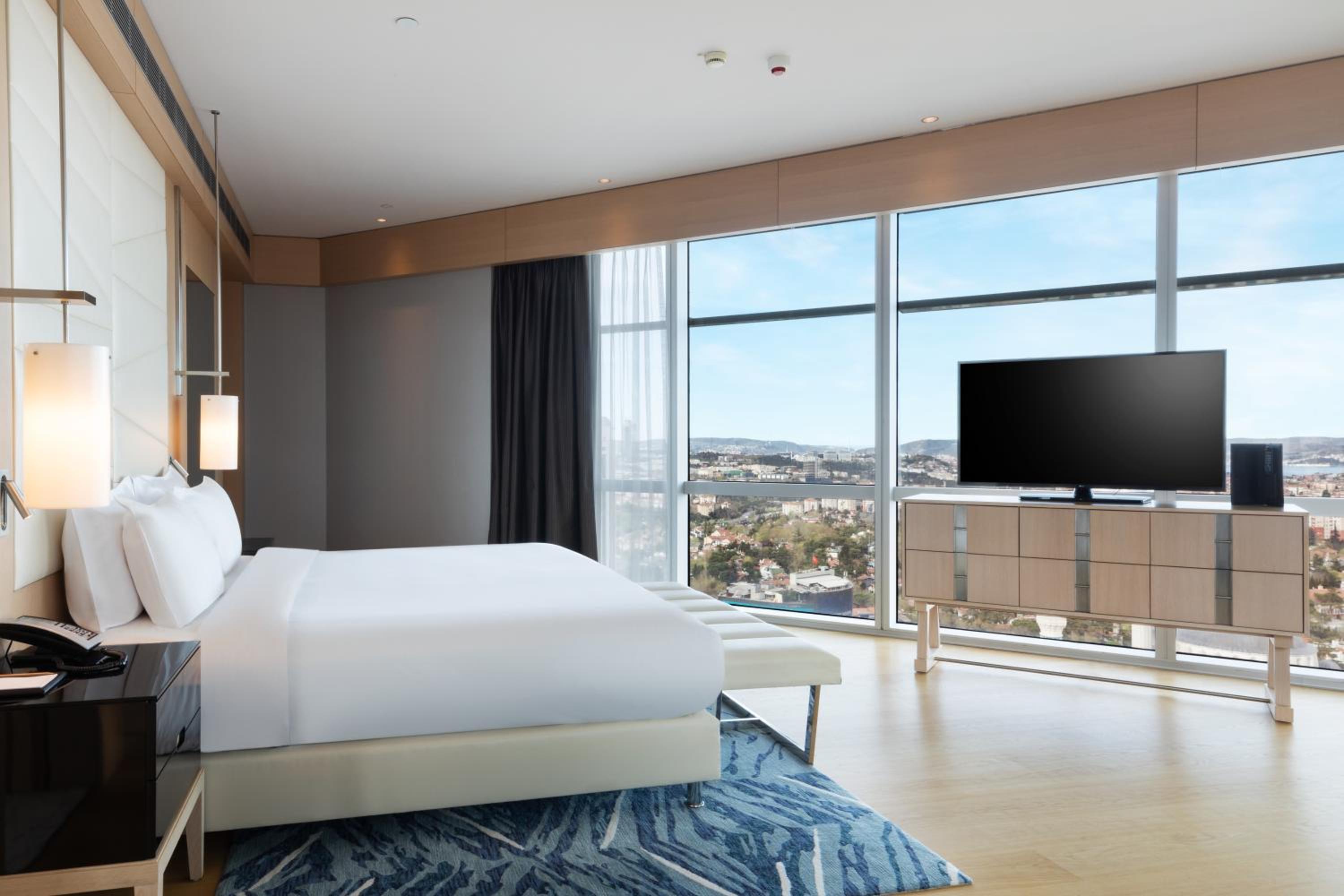 Senior One Bedroom Suite with Partial Sea View & Kitchenette