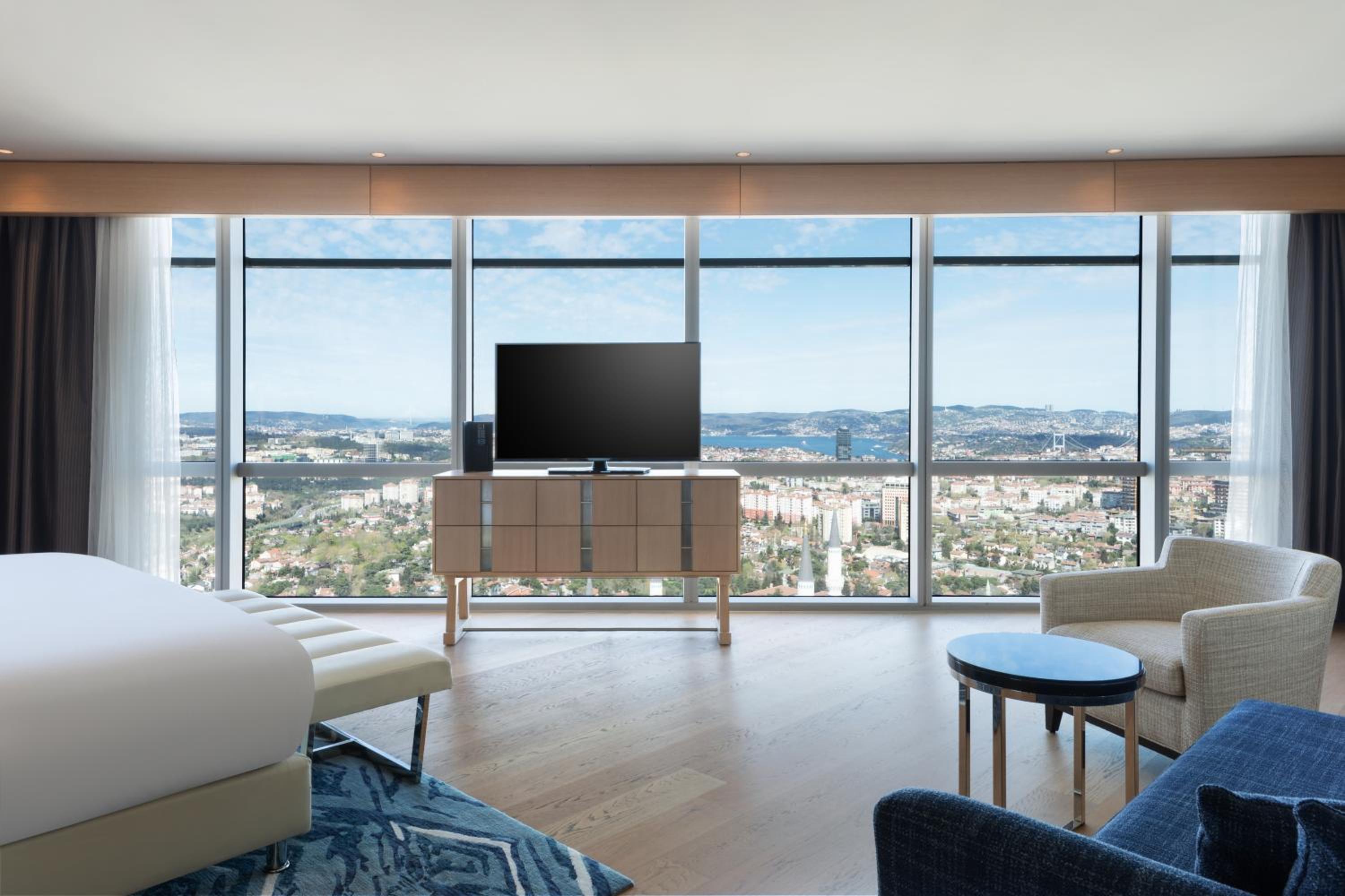 Tower One Bedroom Suite with Partial Sea View & Kitchenette