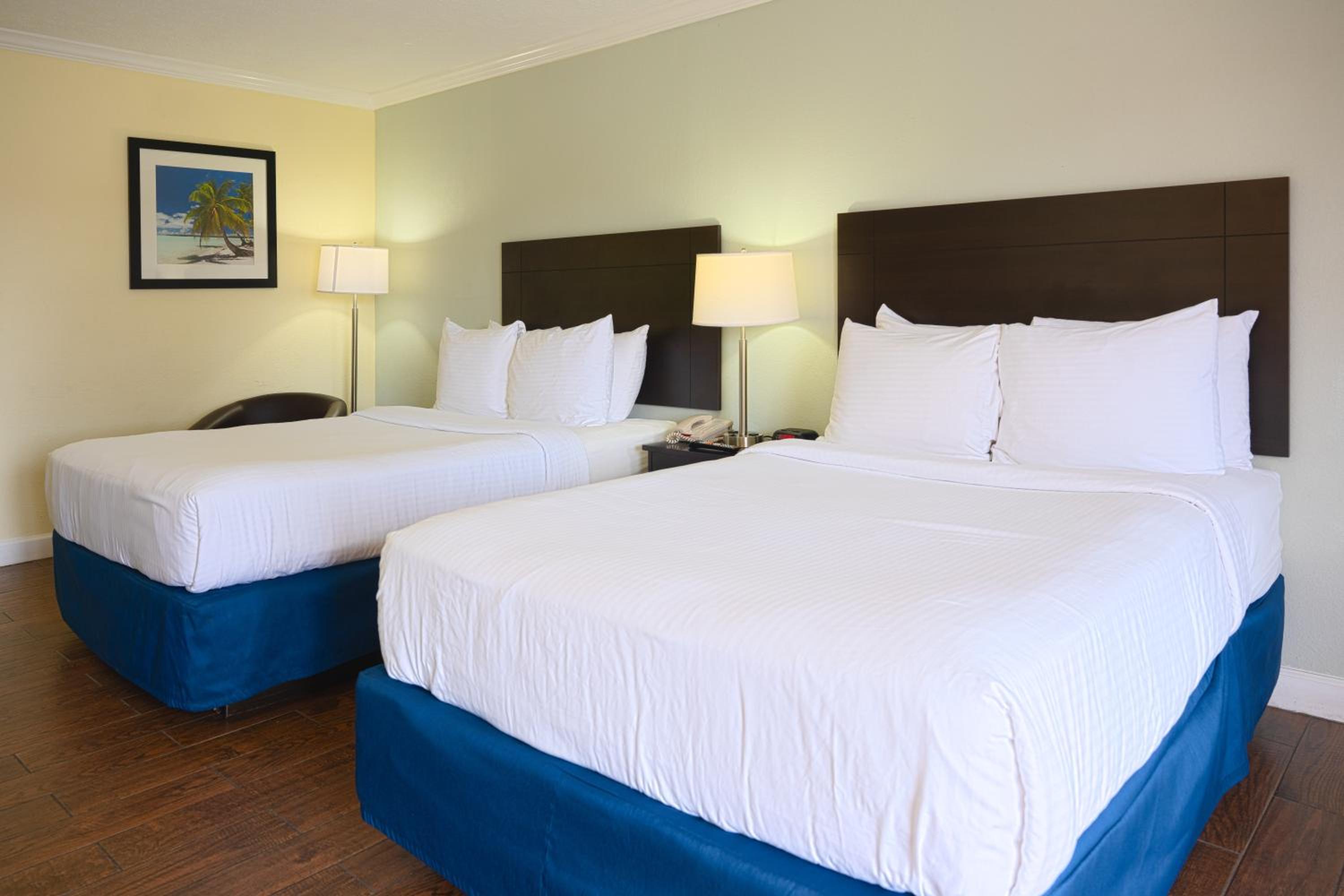 Standard Double Room with Two Double Beds - Photo 11