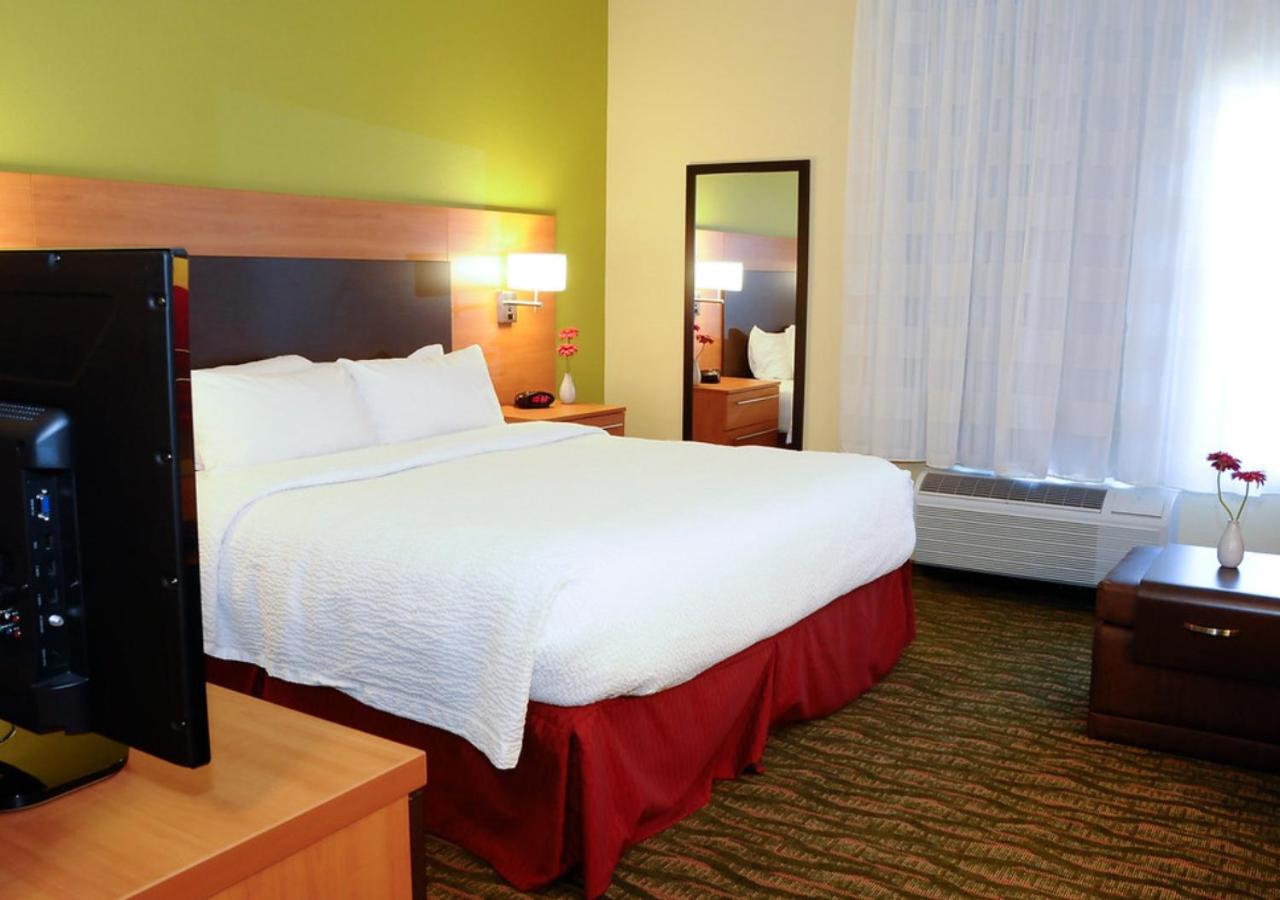 One-Bedroom King Suite with Sofa Bed - Hearing Accessible photo 2