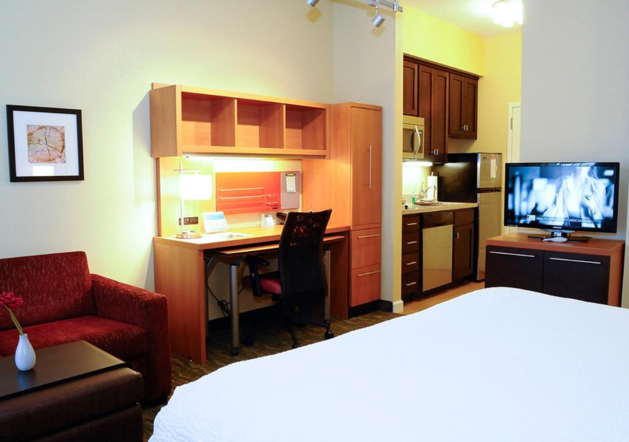 One-Bedroom King Suite