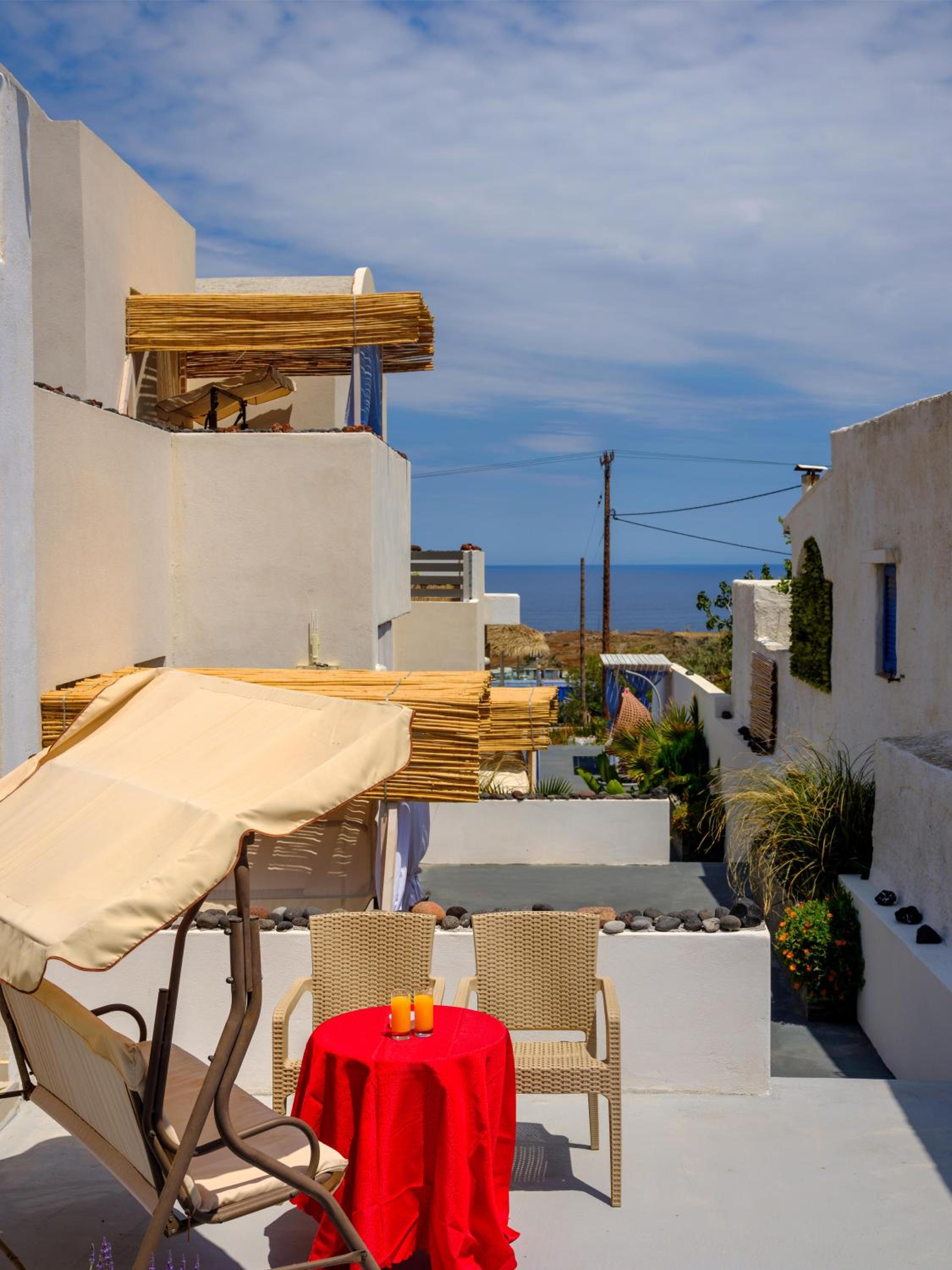 Suite with Balcony and Courtyard View - Photo 2