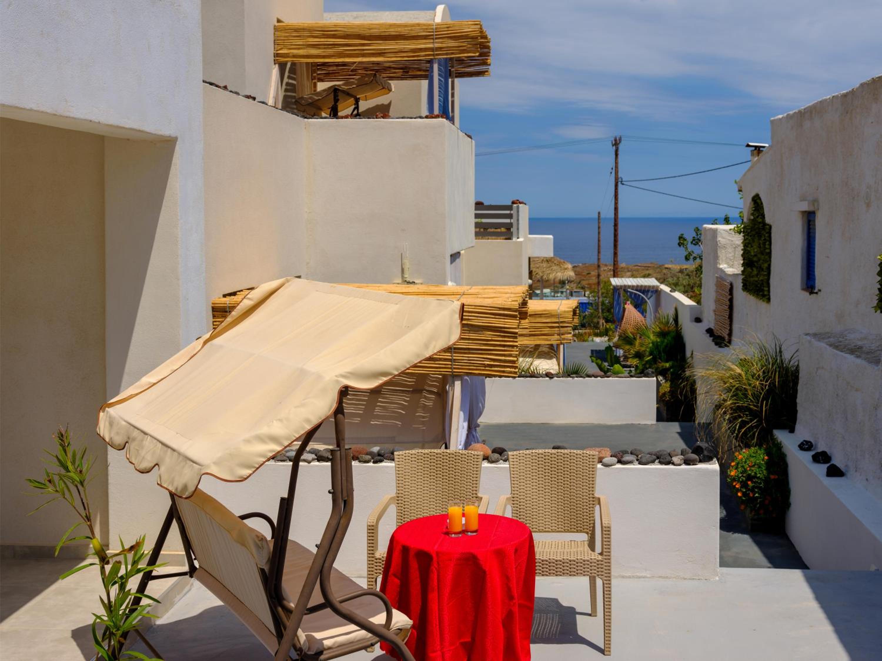 Suite with Balcony and Courtyard View - Photo 9