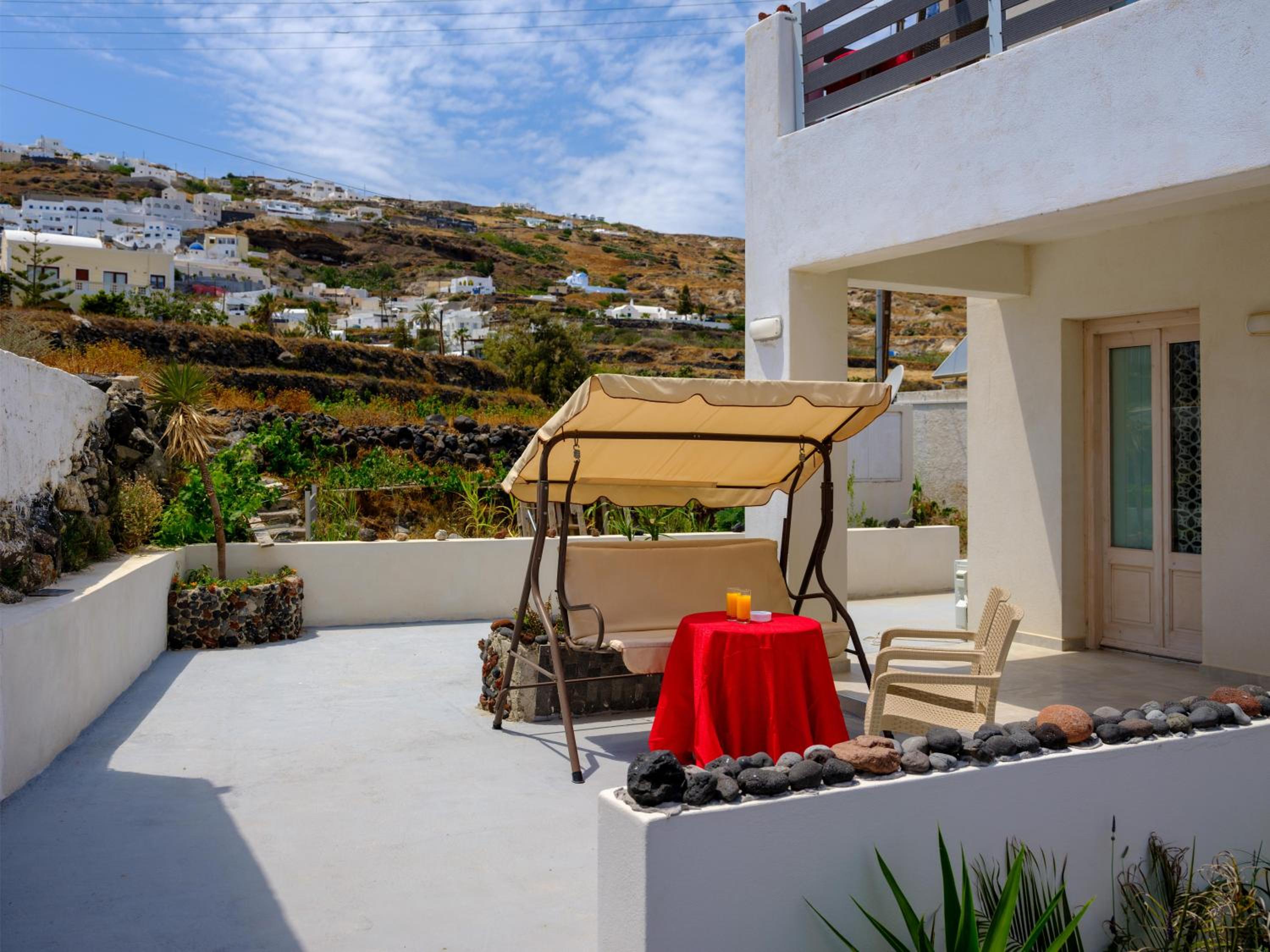 Suite with Balcony and Courtyard View - Photo 11