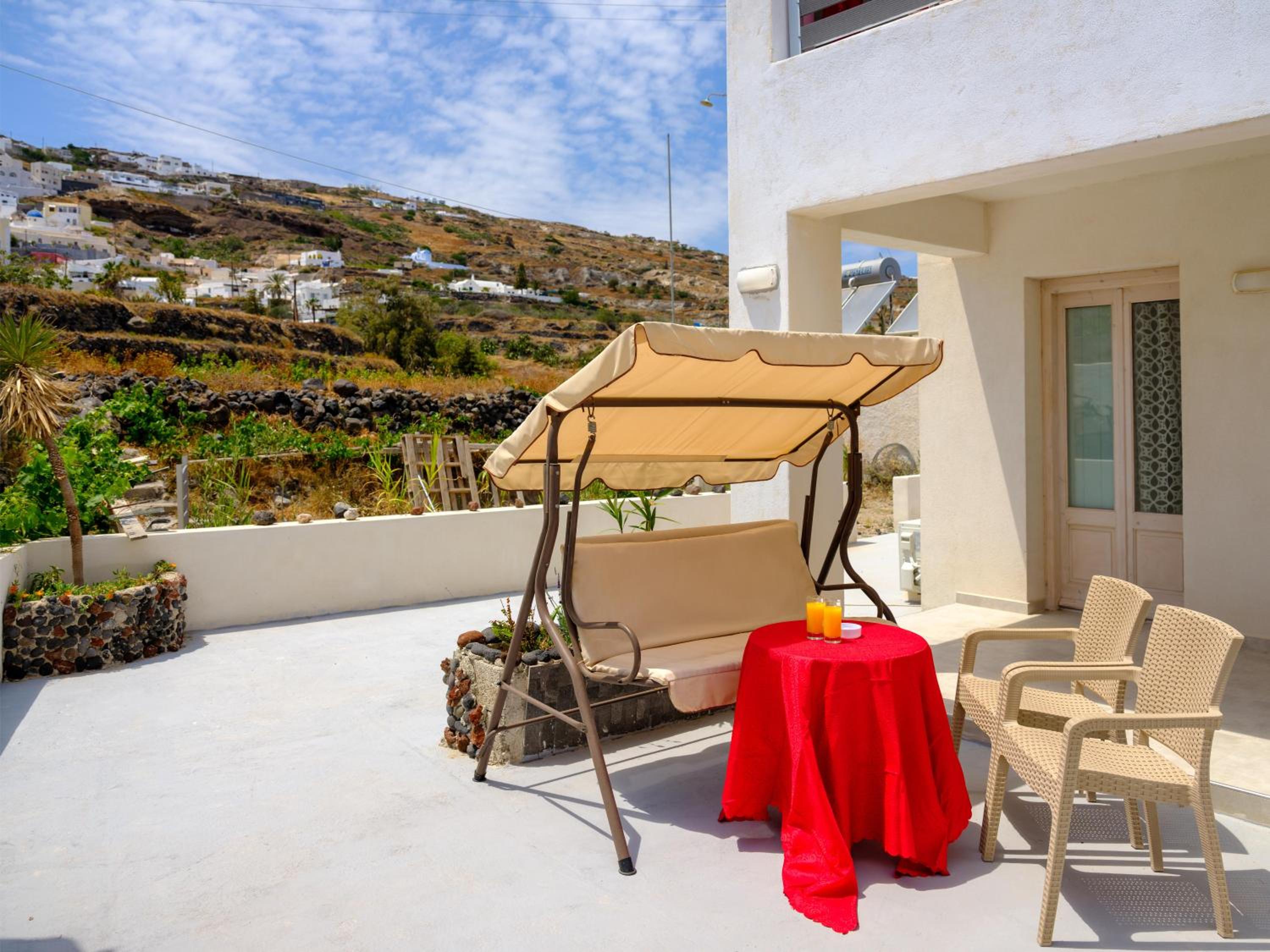 Suite with Balcony and Courtyard View - Photo 5