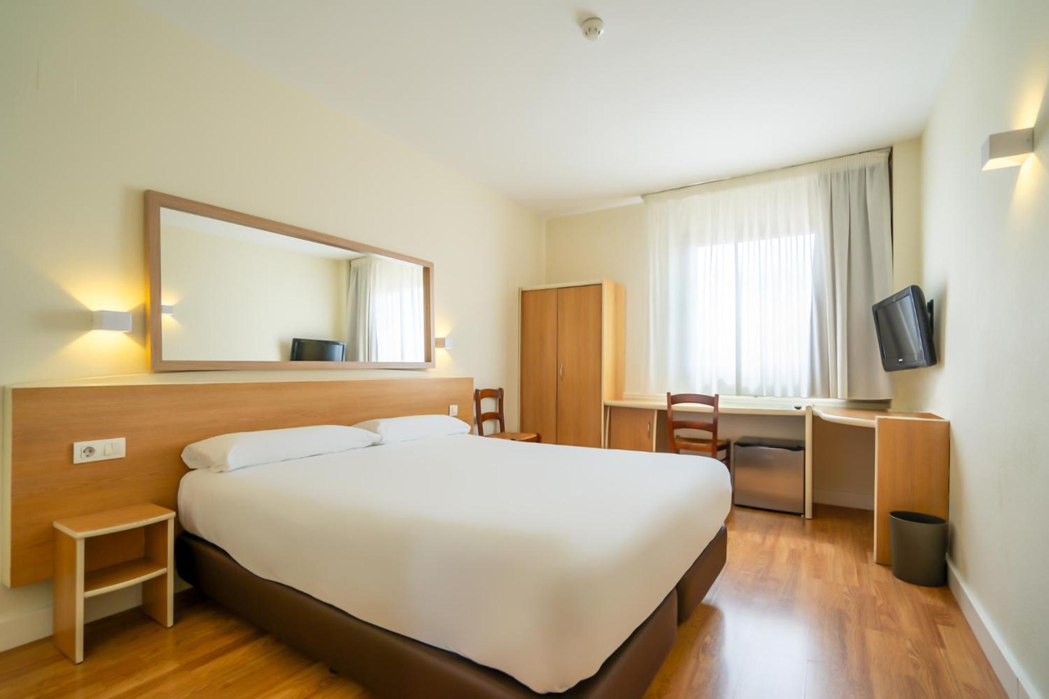 Double or Twin Room - Photo 1