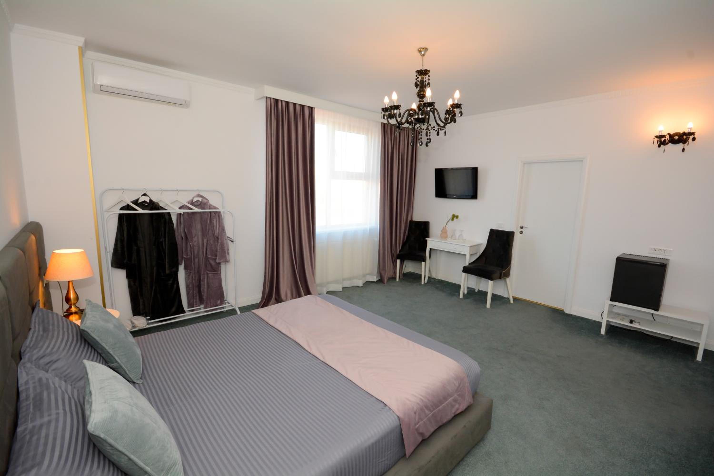 Large Double Room photo 2