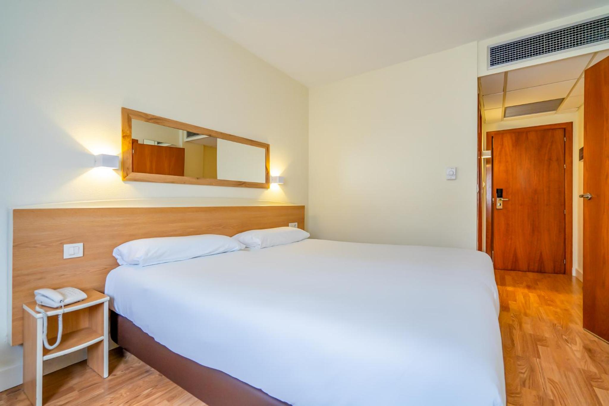 Double or Twin Room - Photo 5
