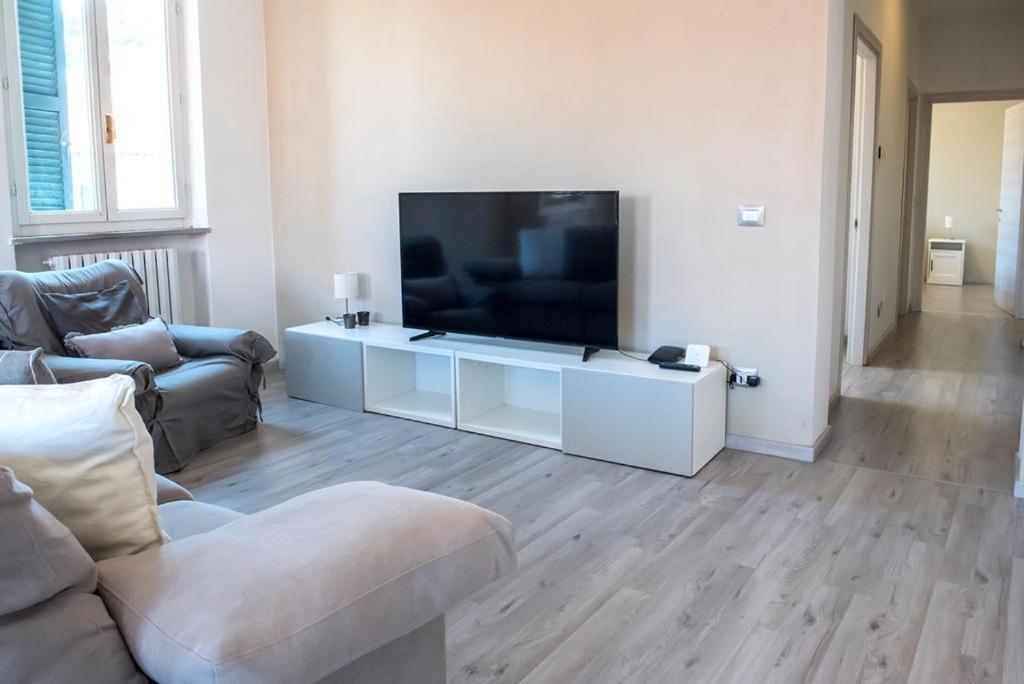 Three-Bedroom Apartment photo 2