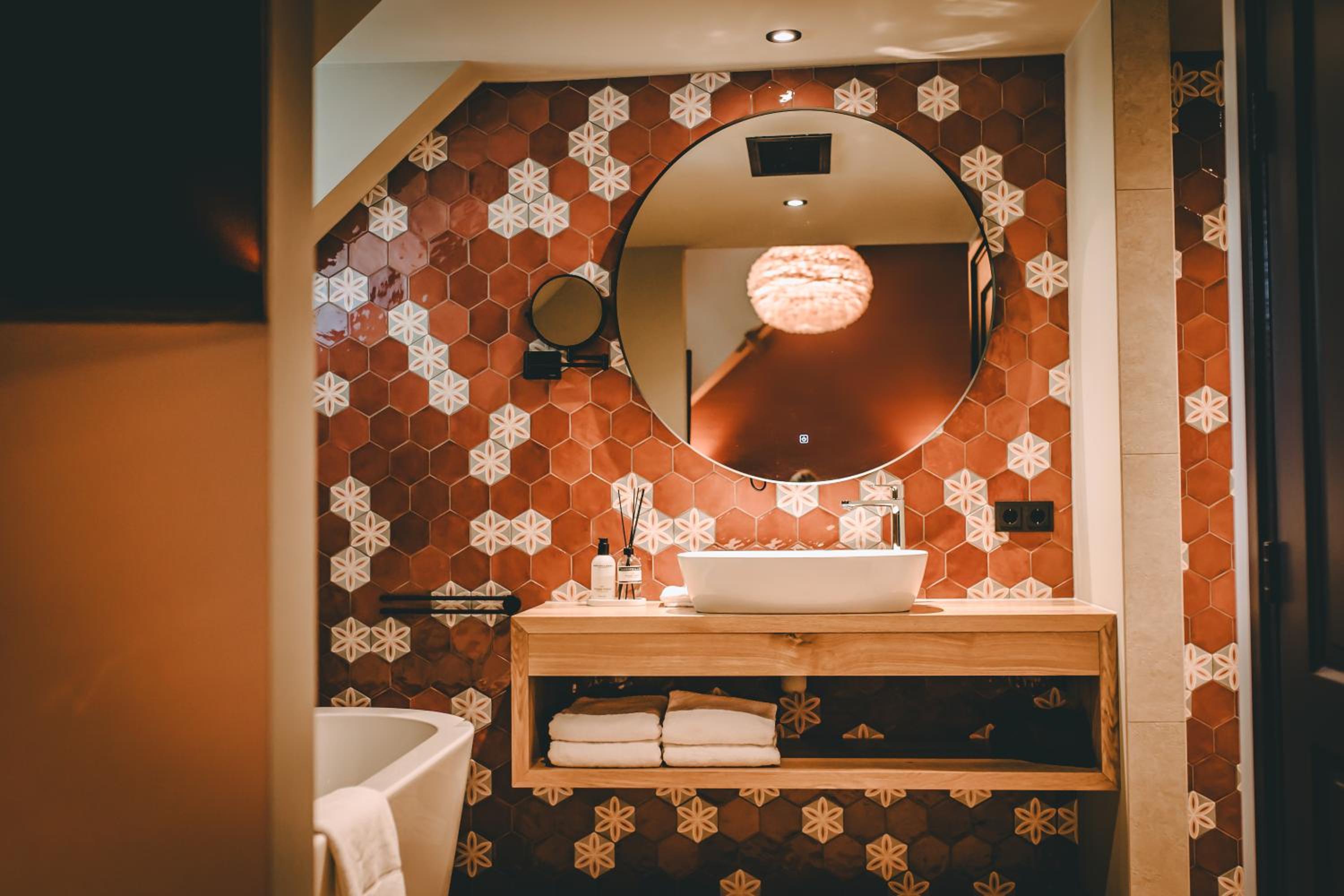 Deluxe Double Room with Bath photo 3