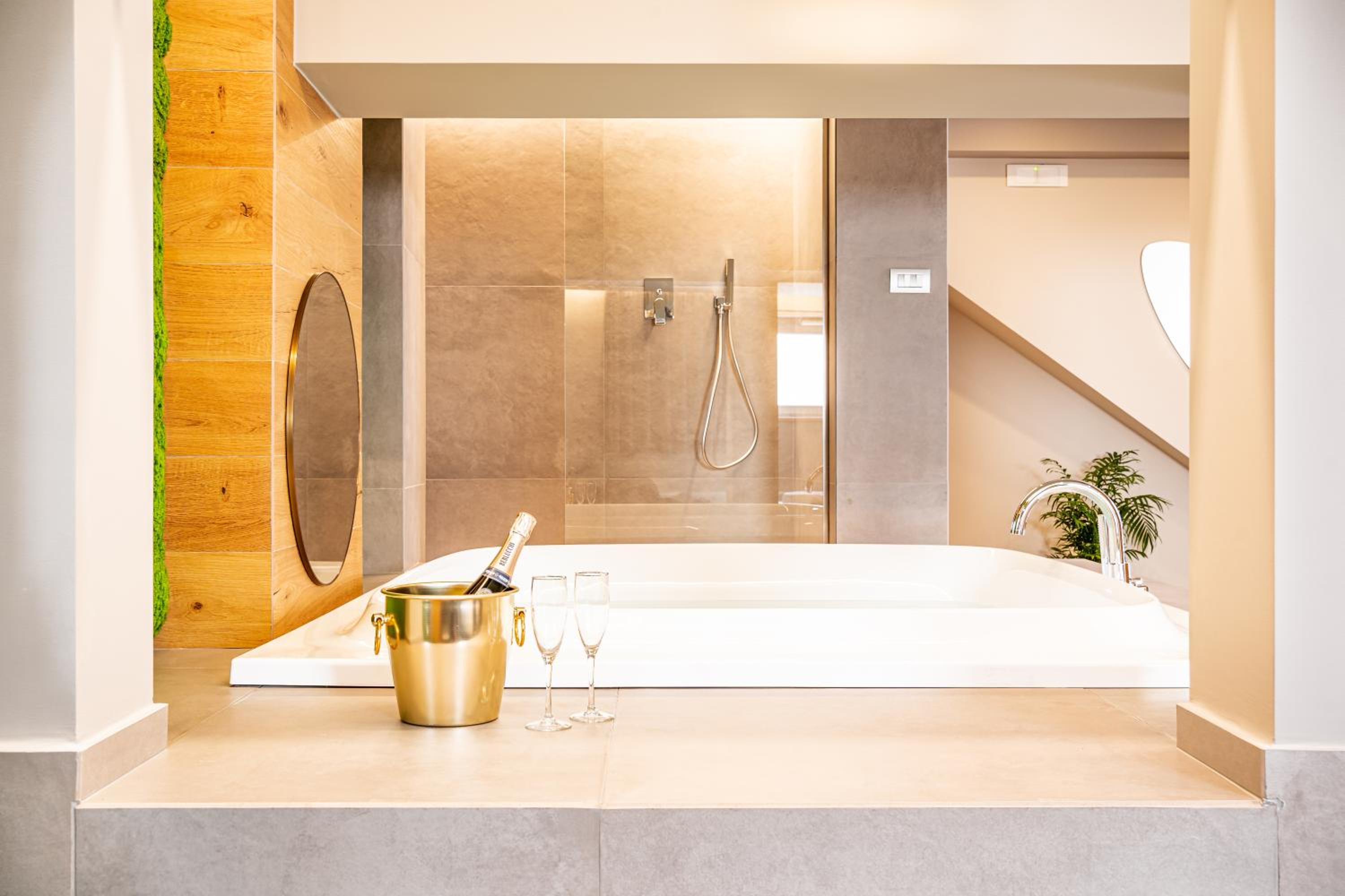 King Room with Spa Bath photo 2