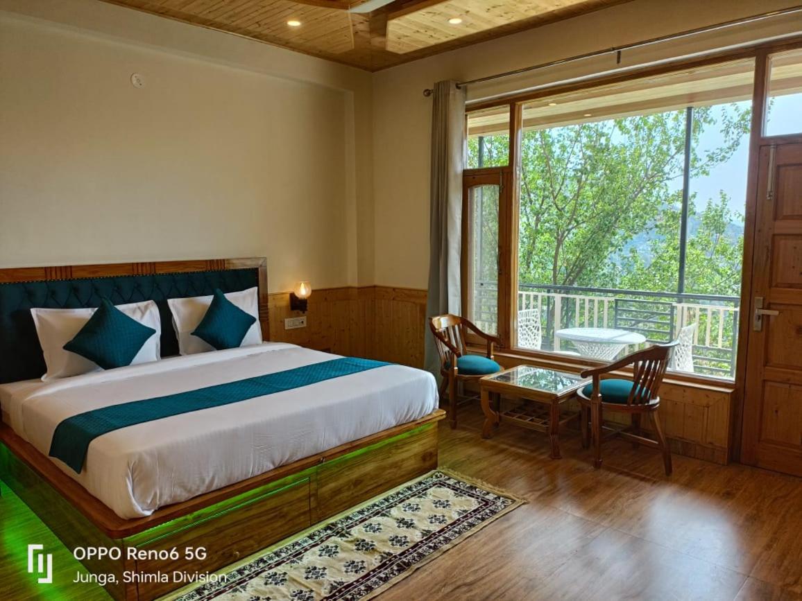 Deluxe Double Room with Balcony photo 2