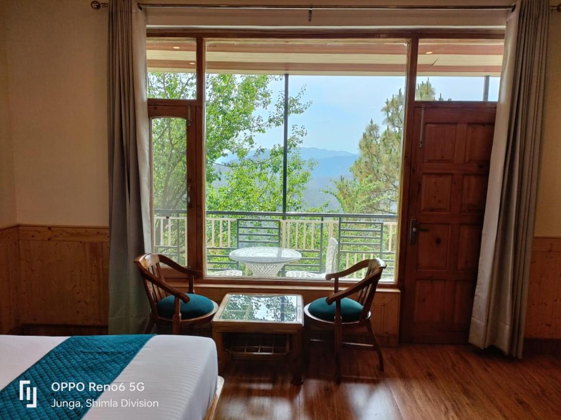 Deluxe Double Room with Balcony photo 3