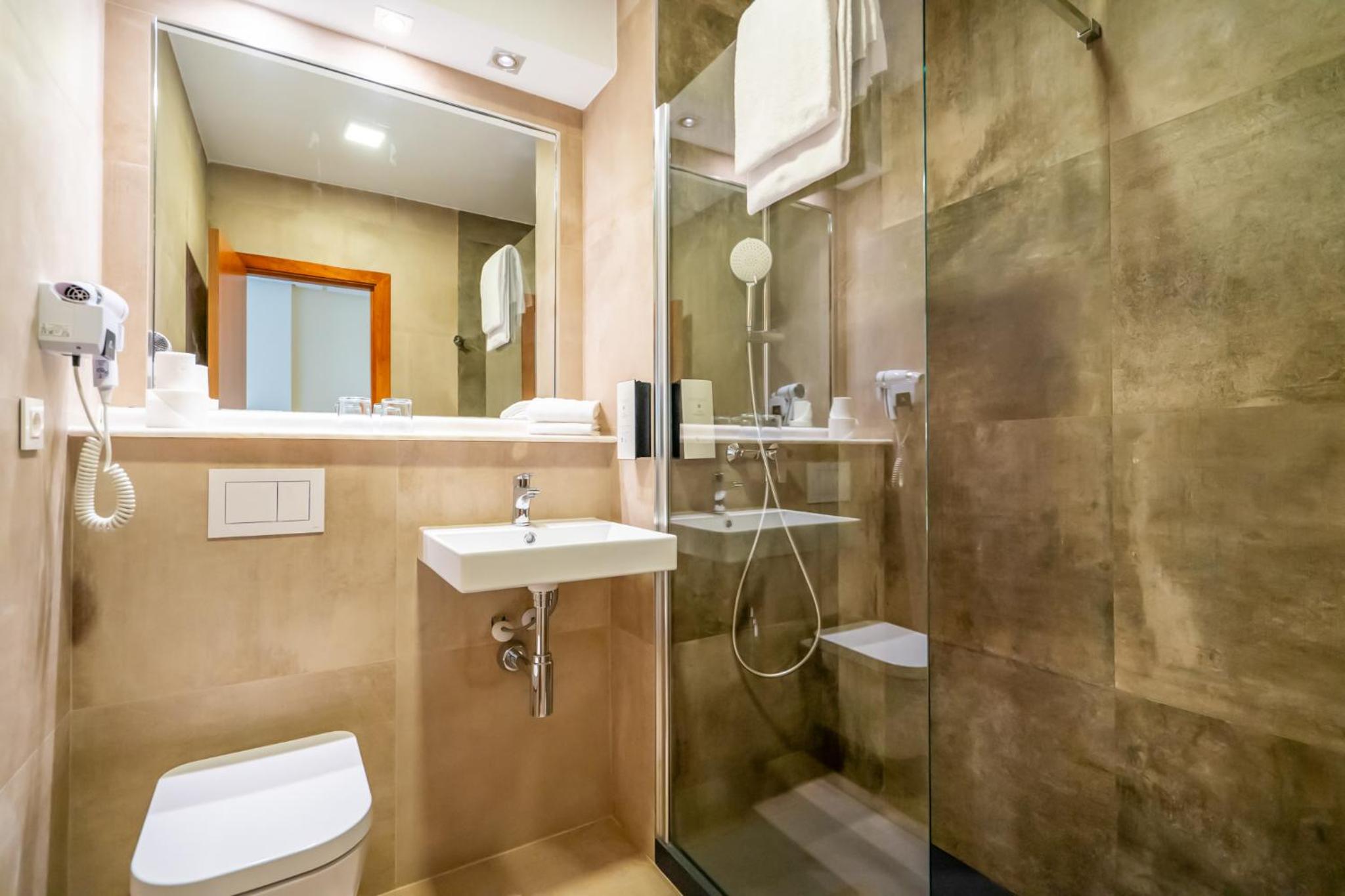 Double or Twin Room - Photo 3