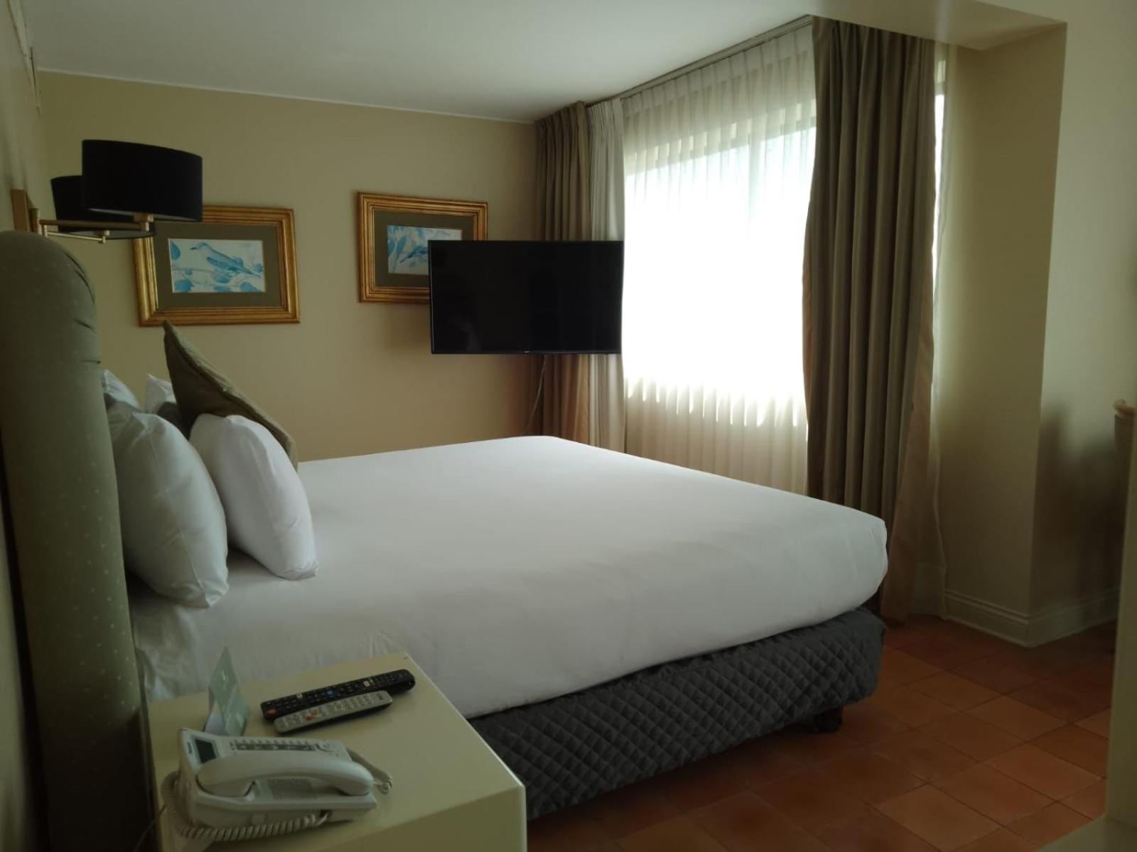 Junior King Suite - Photo 15