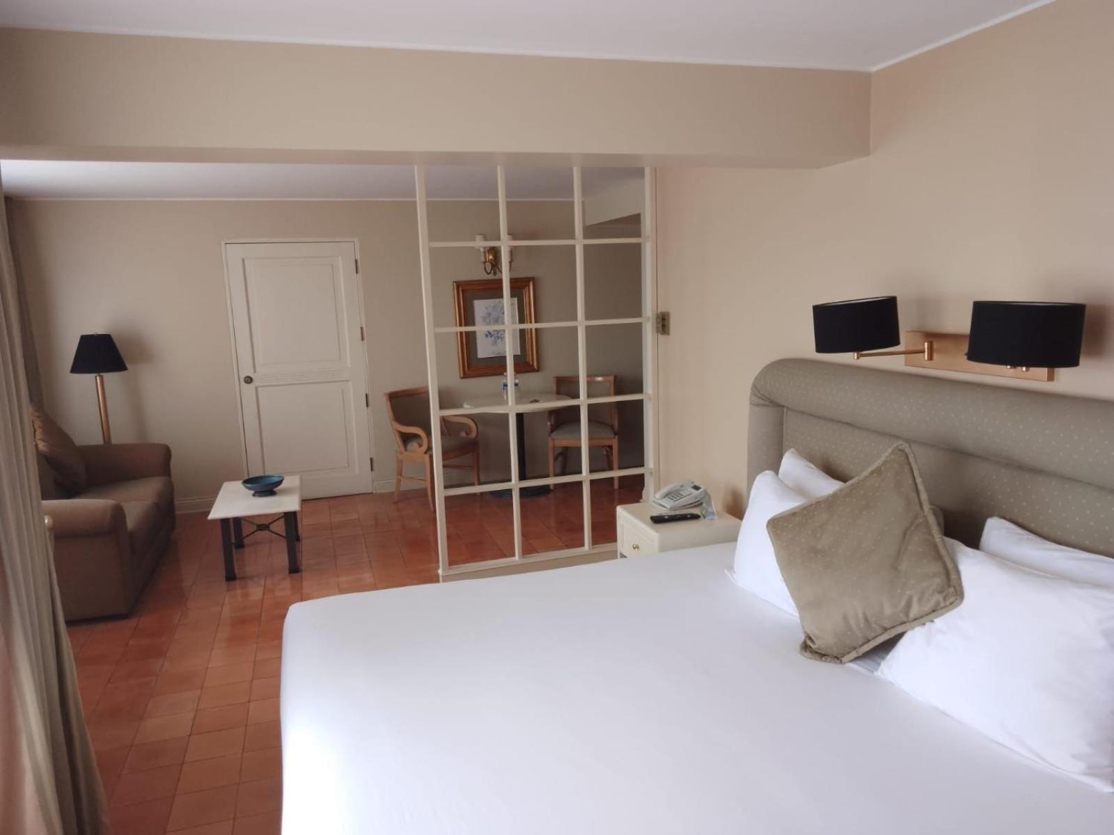 Junior King Suite - Photo 16