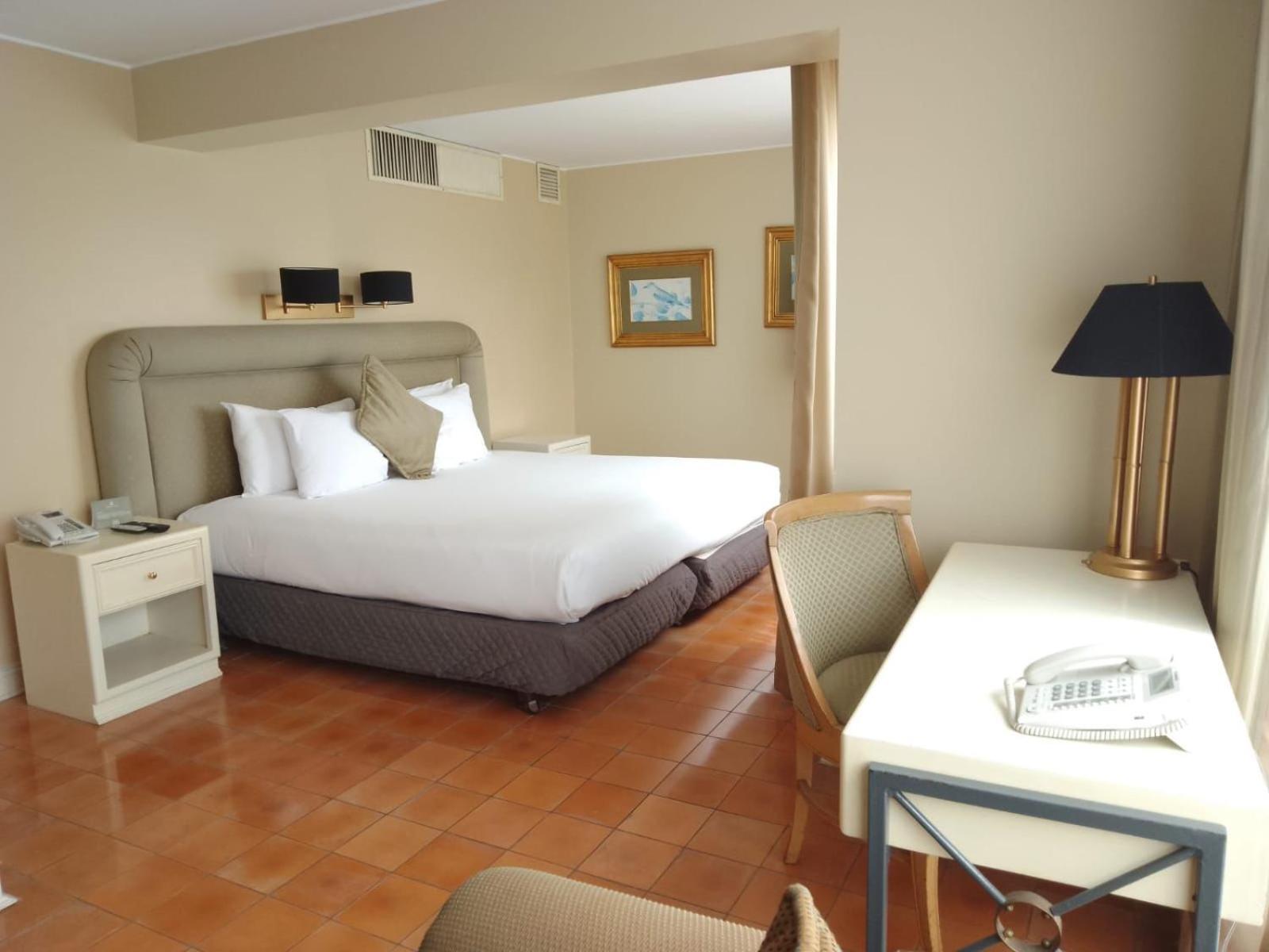 Junior King Suite - Photo 17