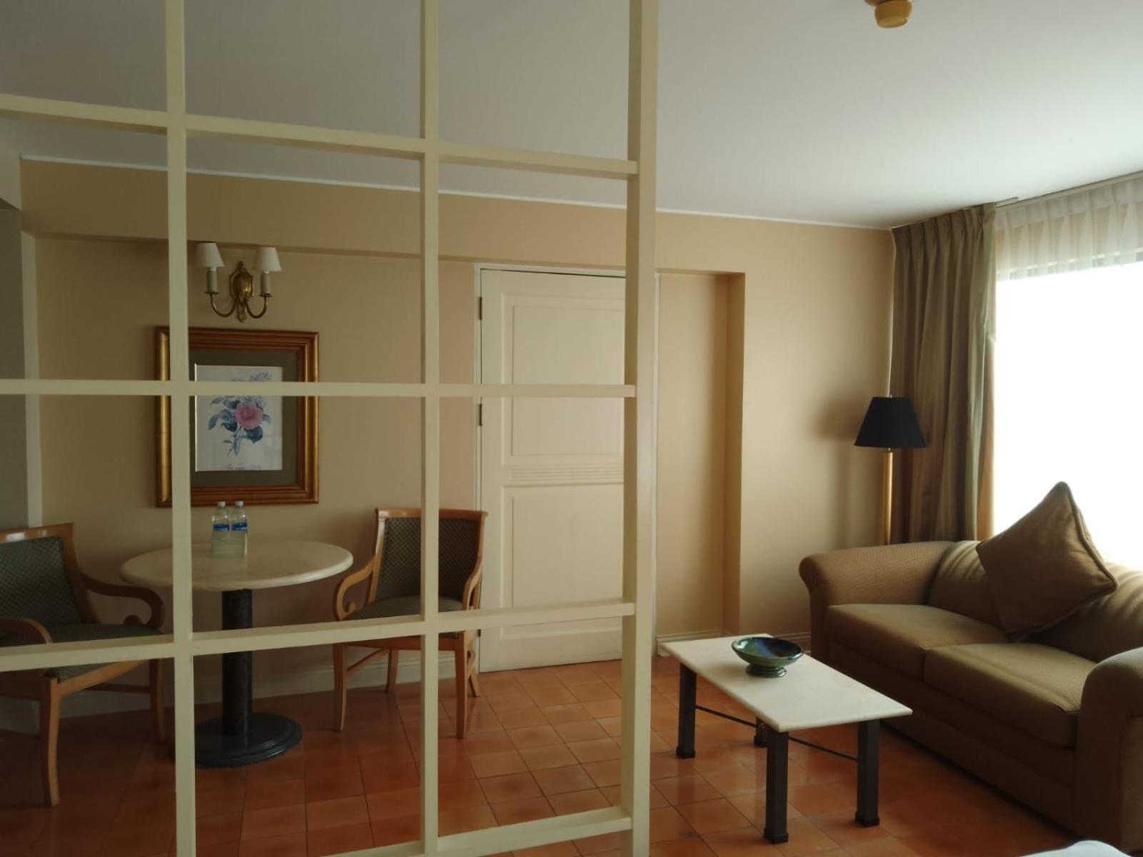 Junior King Suite - Photo 18