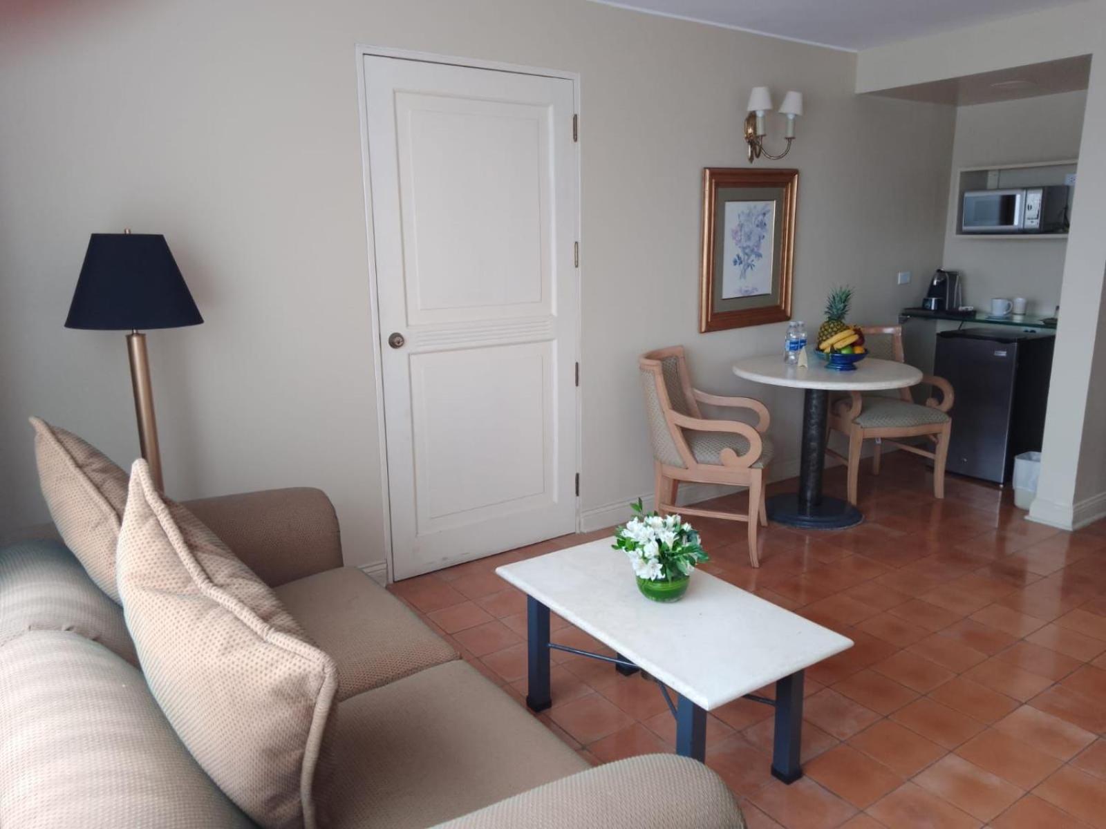 Junior King Suite - Photo 11