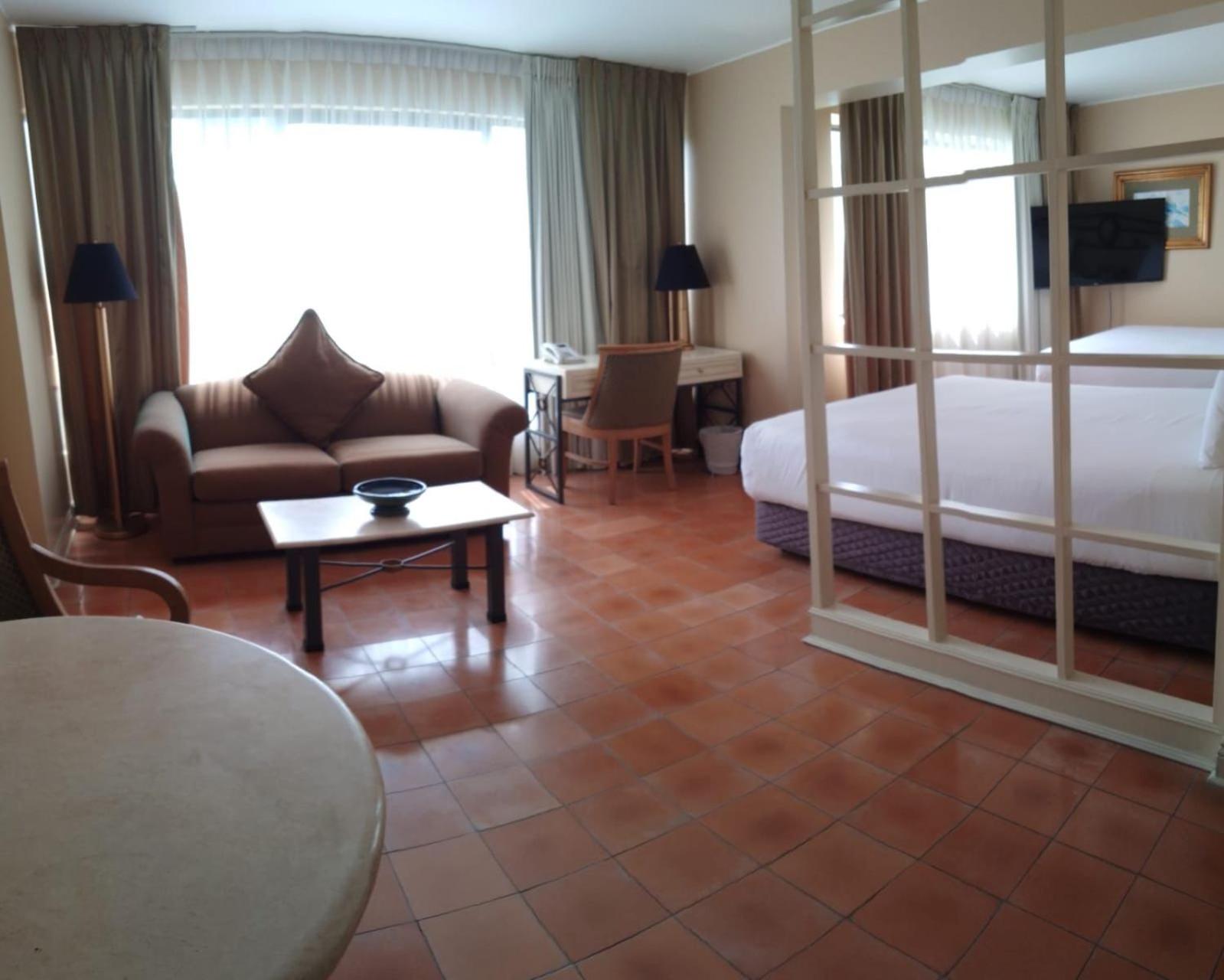 Junior Suite with Two Queen Beds - Photo 15