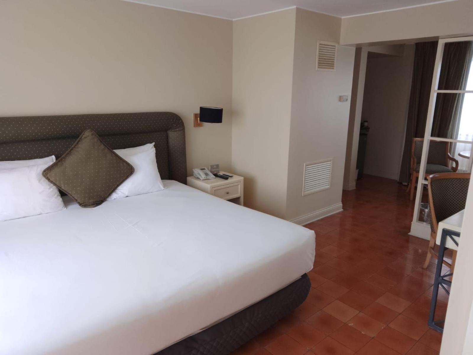Executive Suite - Photo 7