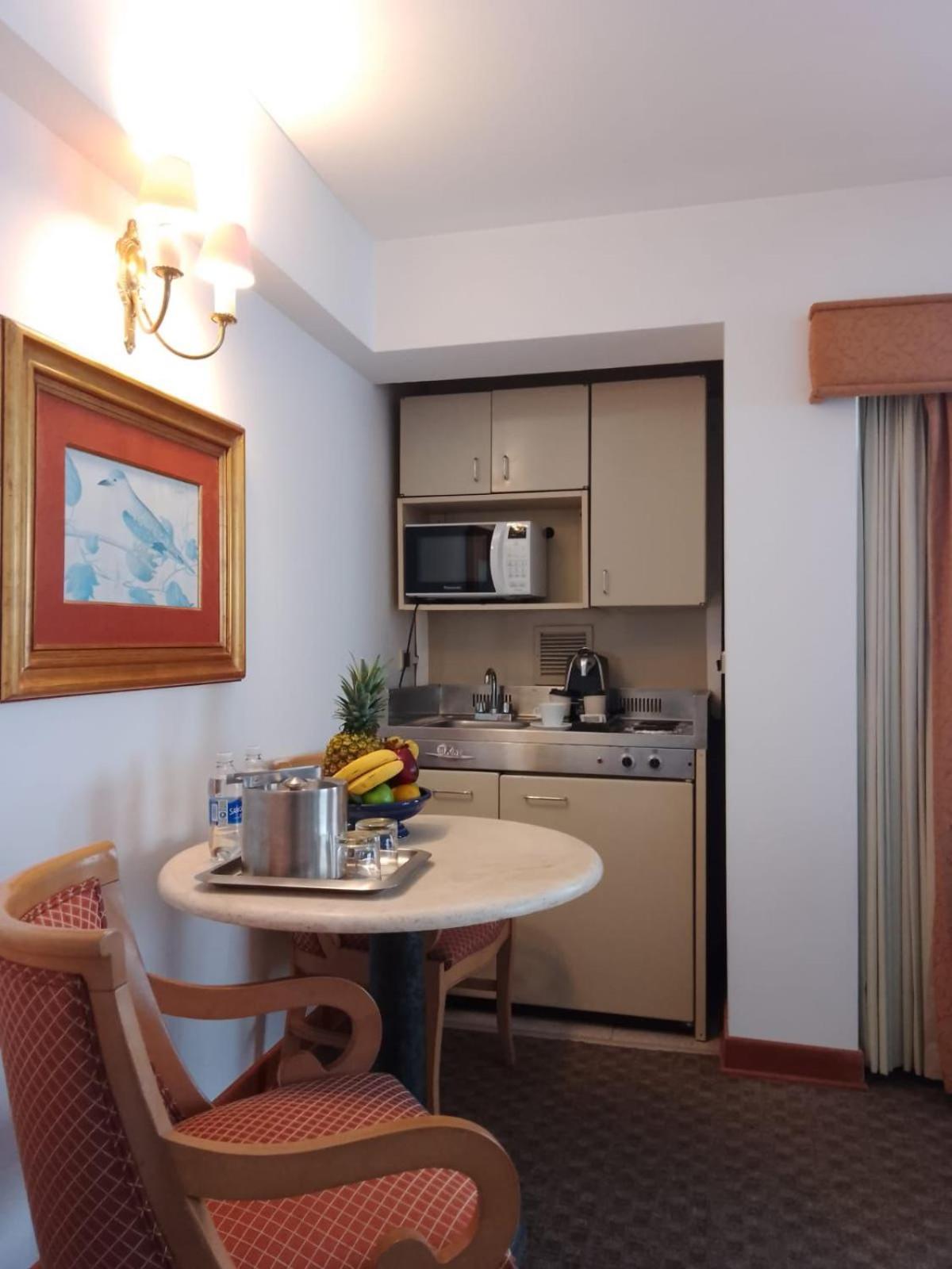 Executive King Suite with Kitchenette photo 2