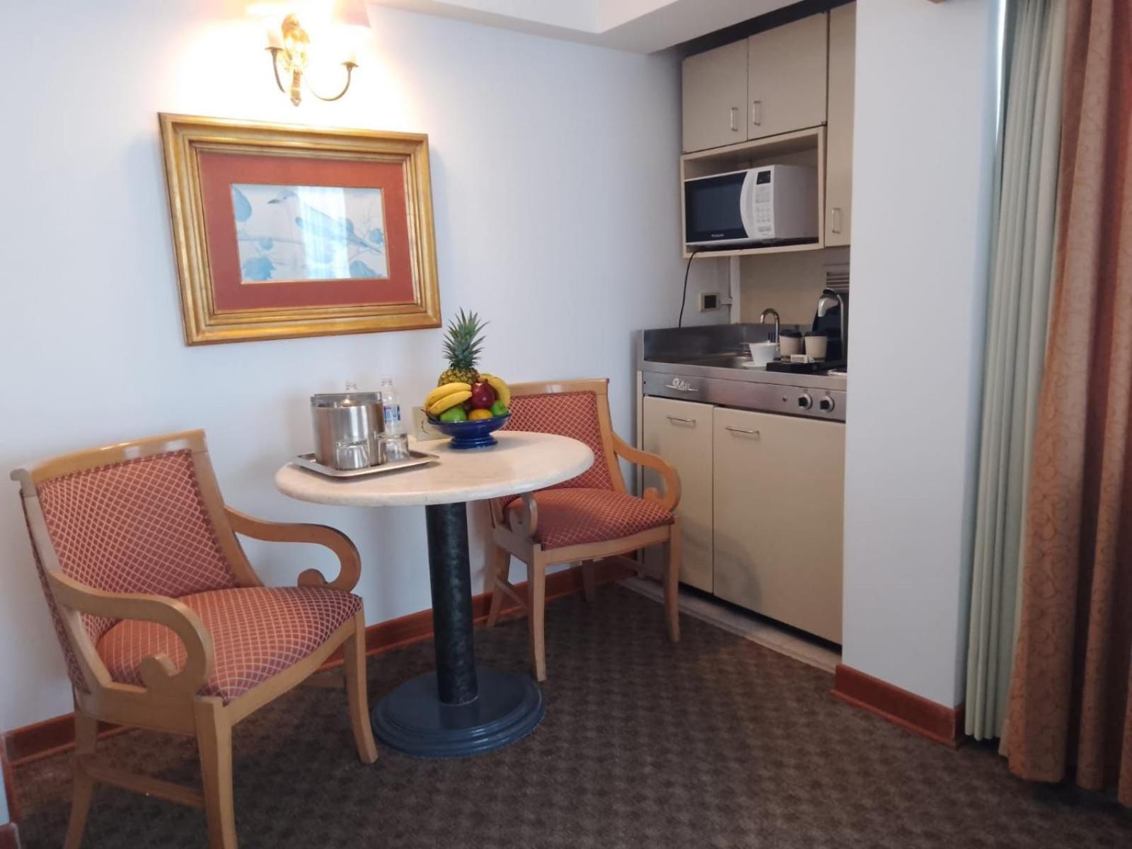 Executive King Suite with Kitchenette photo 3