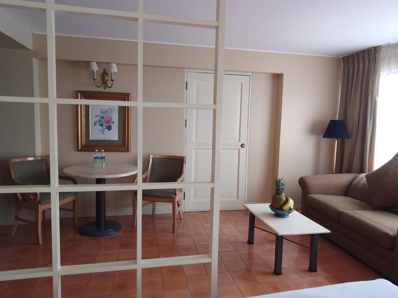 Junior Suite with Two Queen Beds - Photo 16