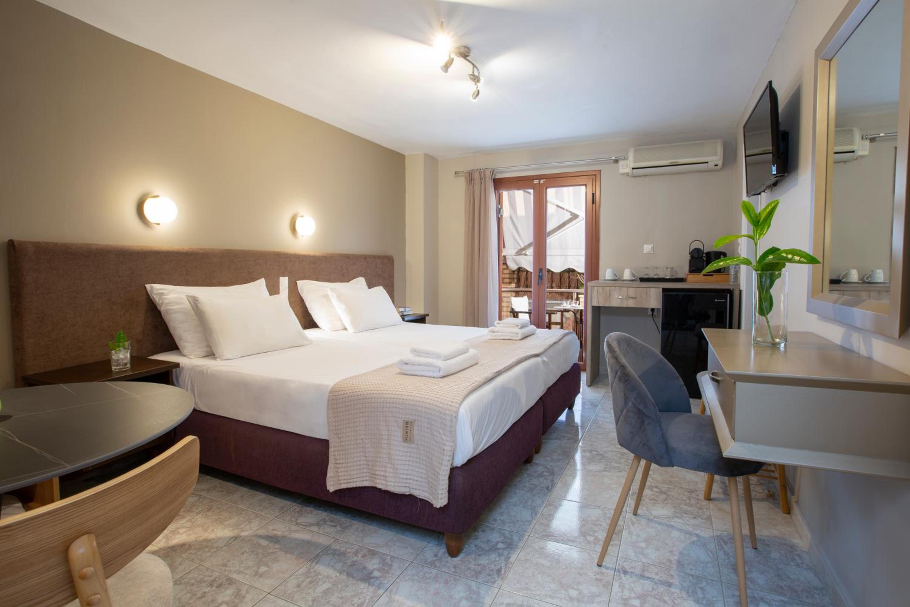 Double Room with Garden View - Photo 14