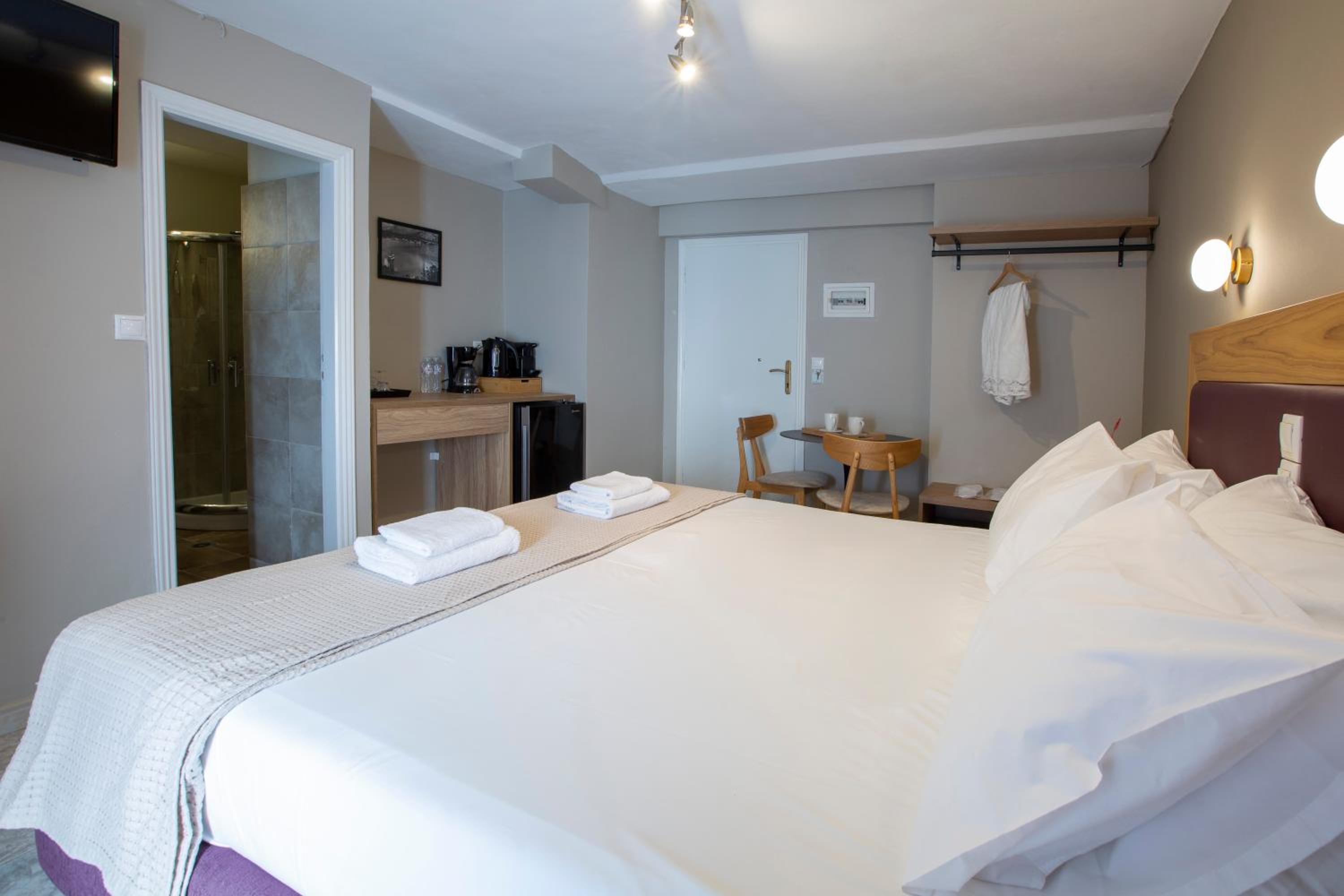 Double Room with Garden View - Photo 16