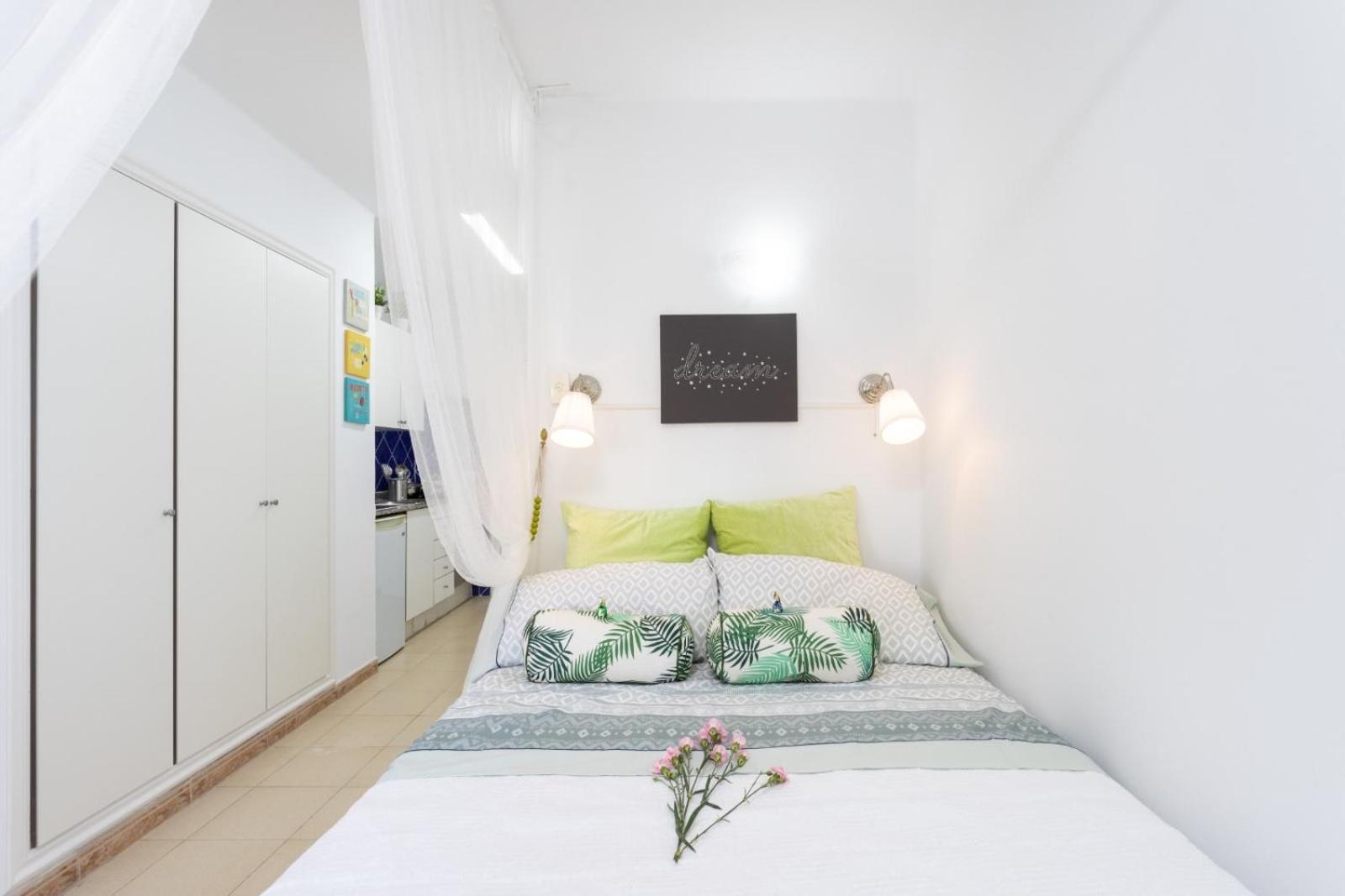 One-Bedroom Apartment photo 3