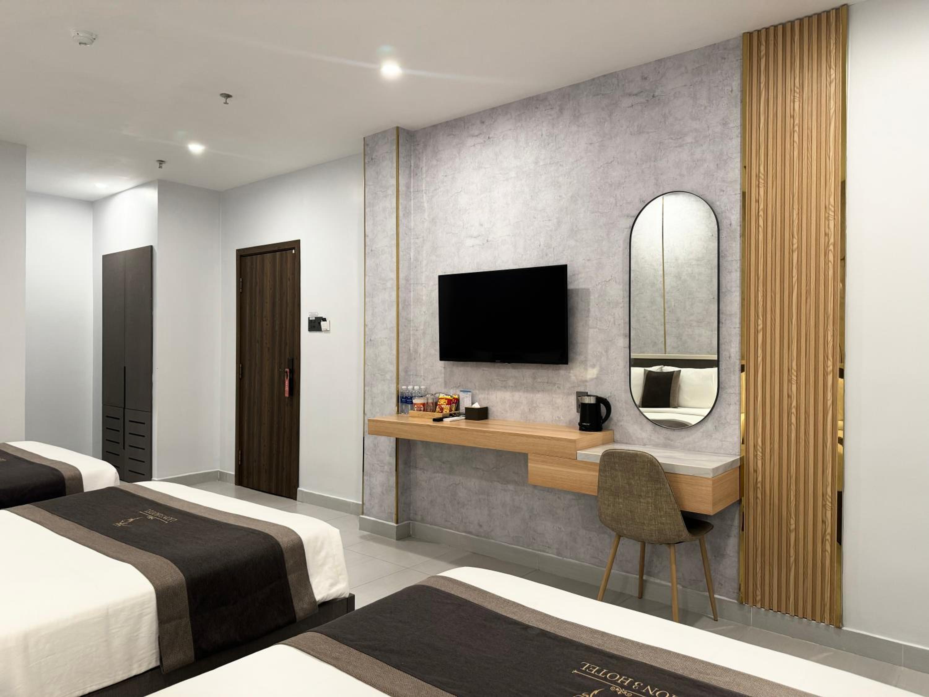 Family Room photo 3