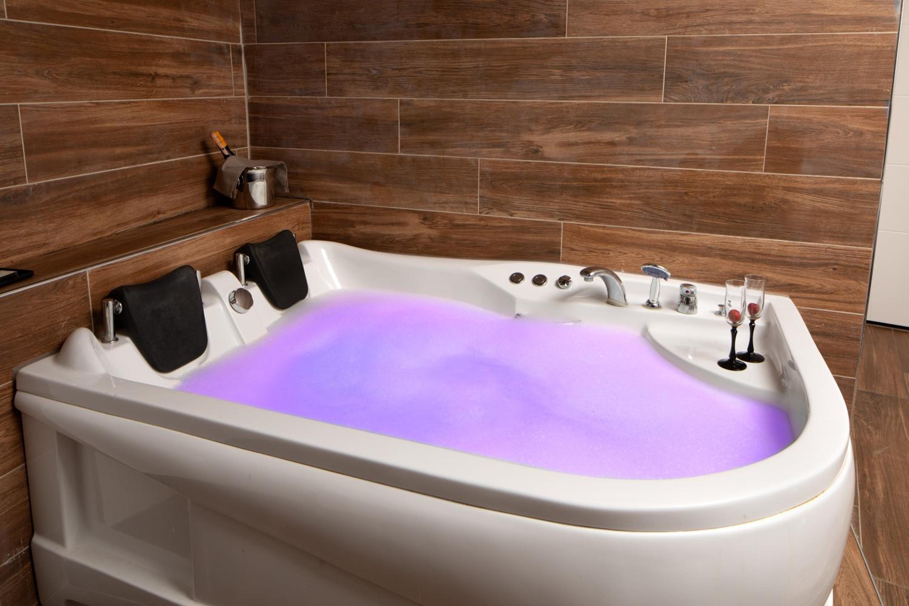 King Suite with Spa Bath photo 3