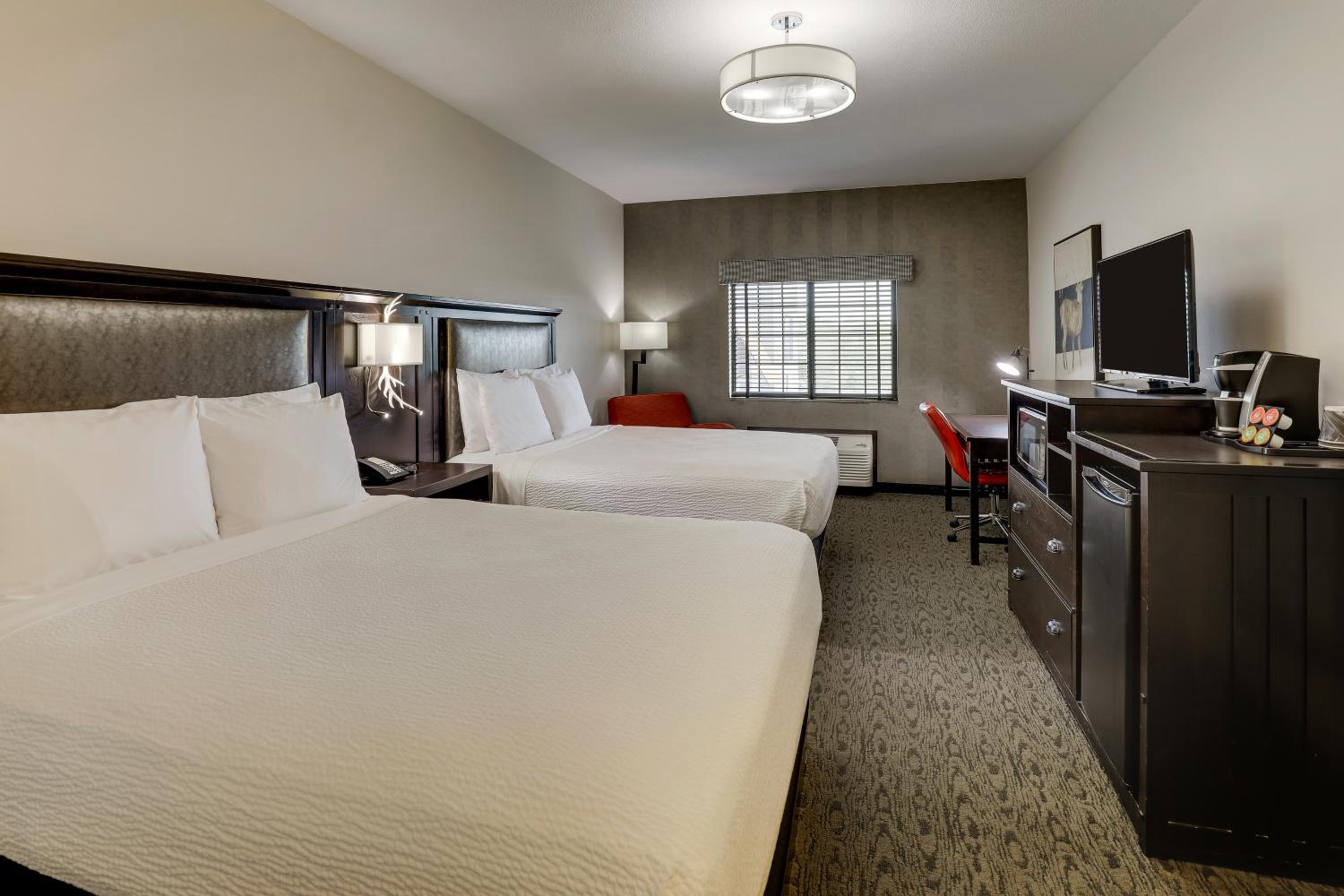 Deluxe Queen Room