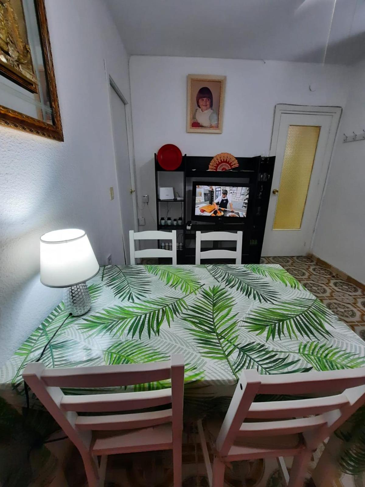 Single Room with Shared Bathroom photo 2
