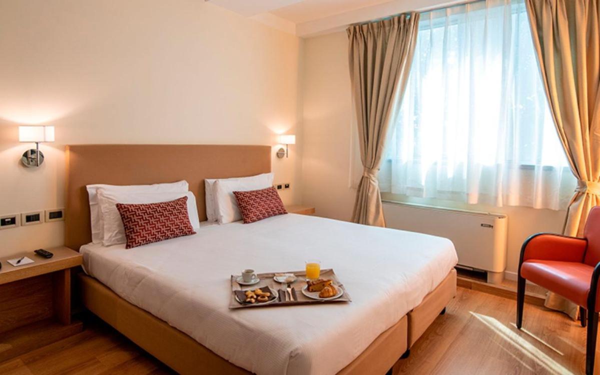 Standard Double or Twin Room photo 3